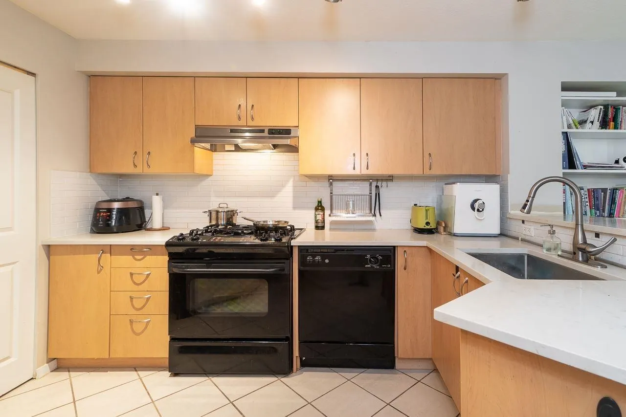 116 9283 Government Street