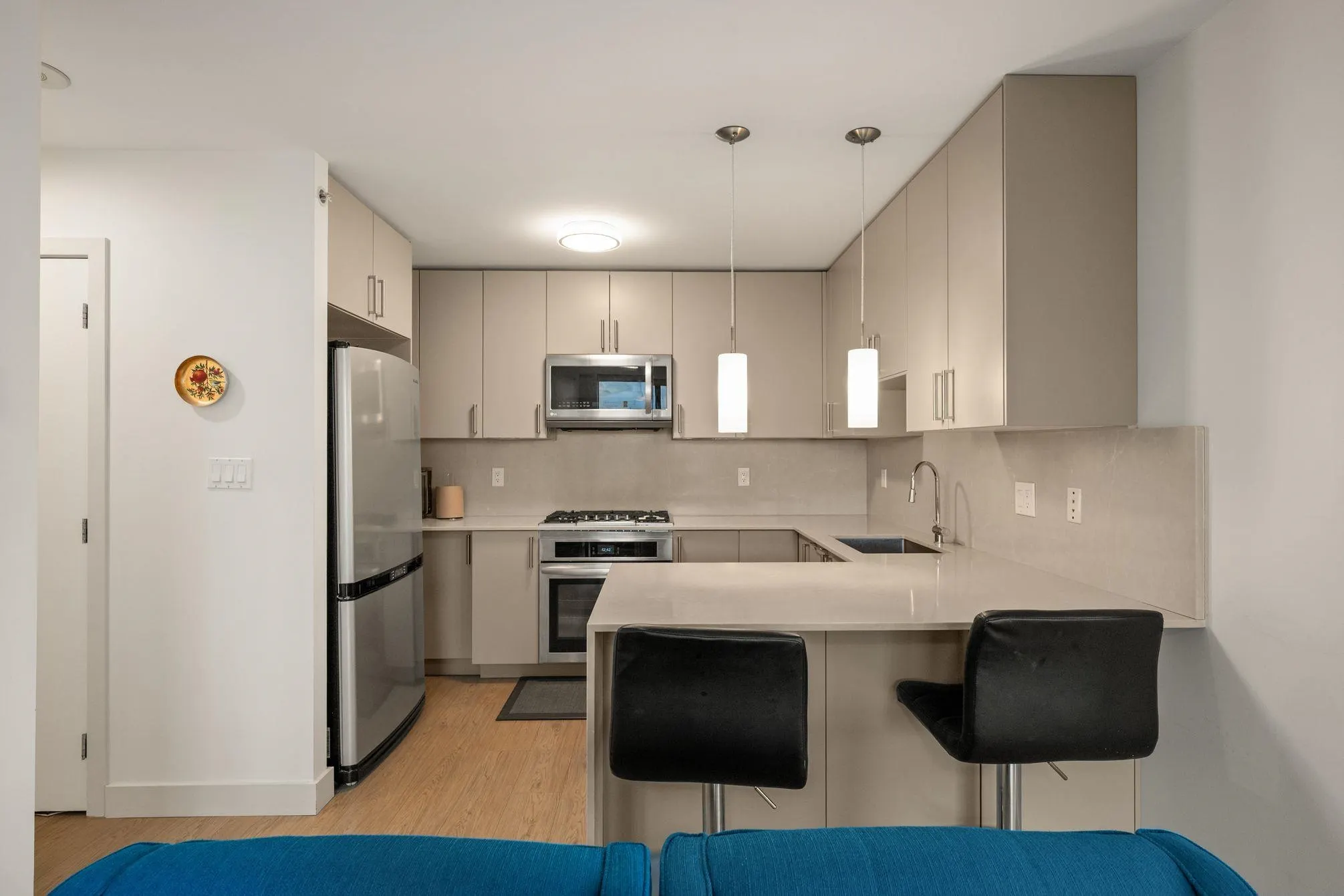 1203 1185 The High Street