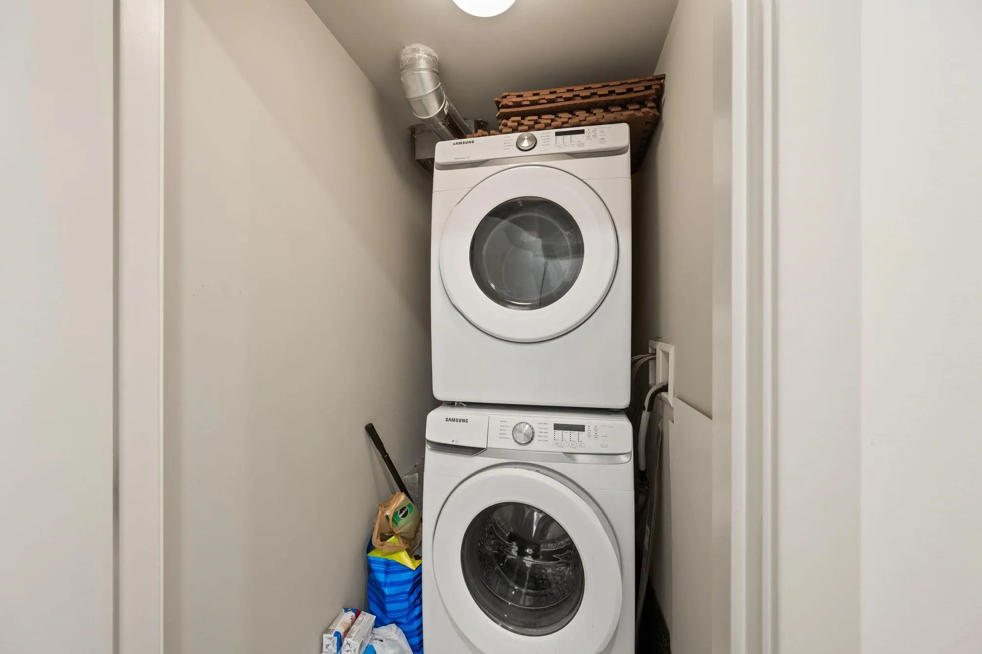 1203 1185 The High Street