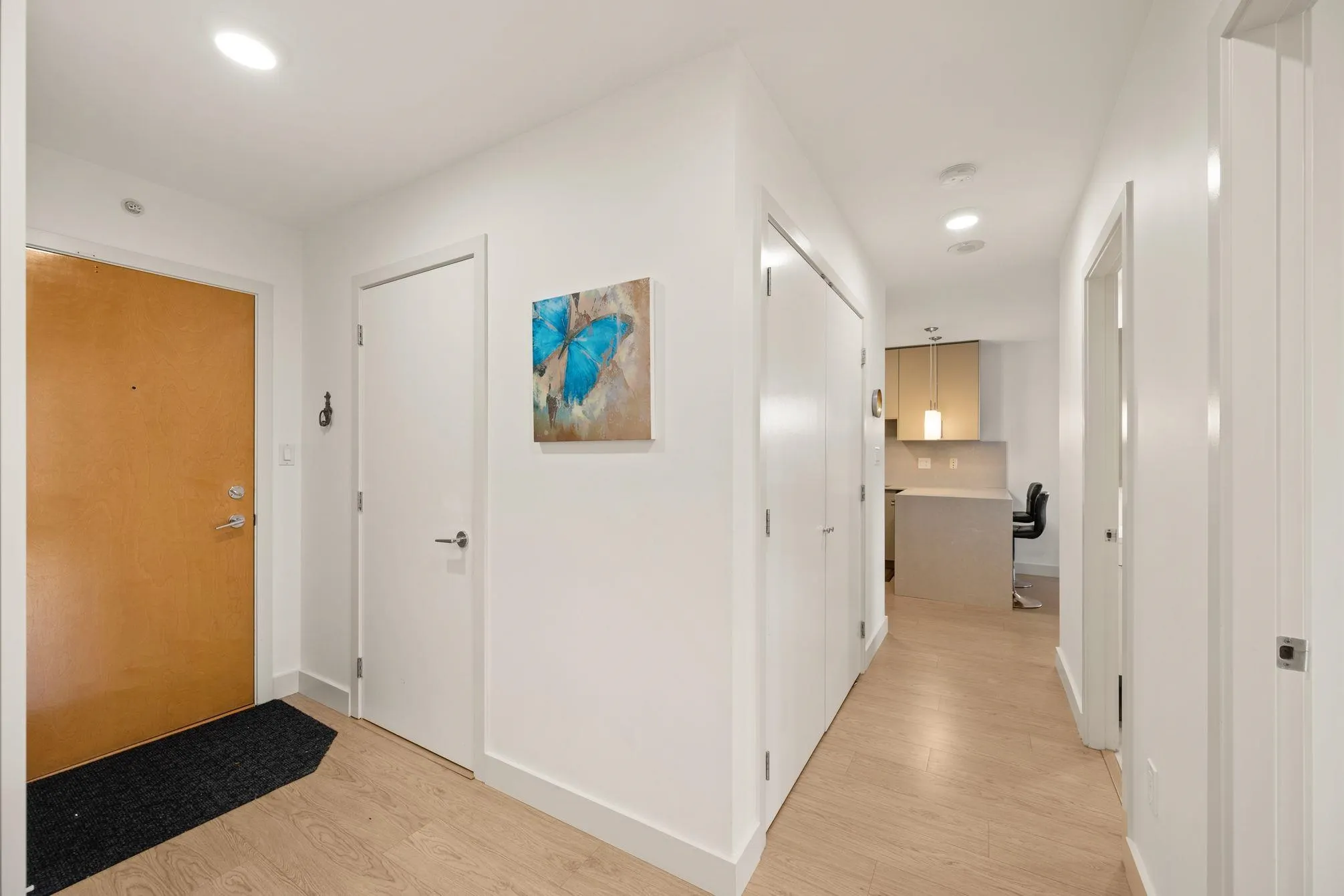 1203 1185 The High Street