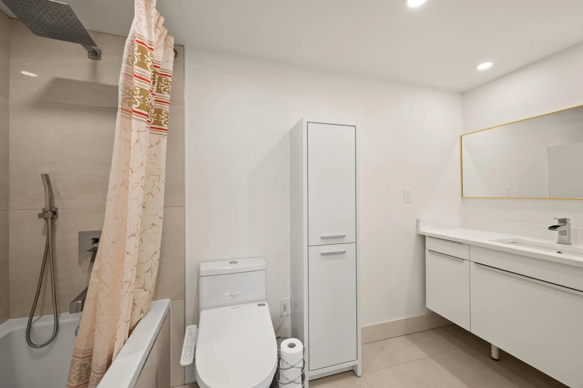 1203 1185 The High Street