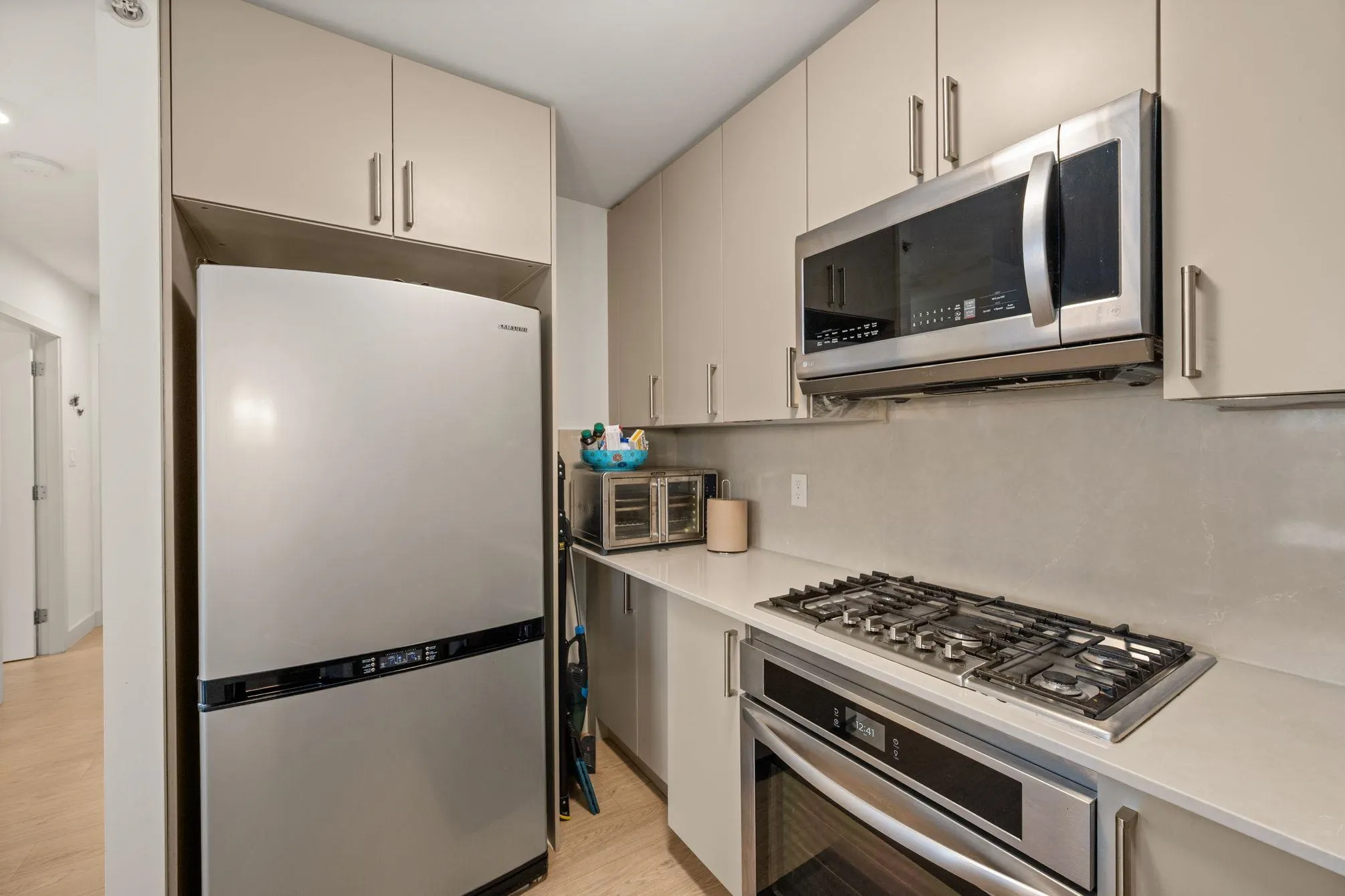 1203 1185 The High Street