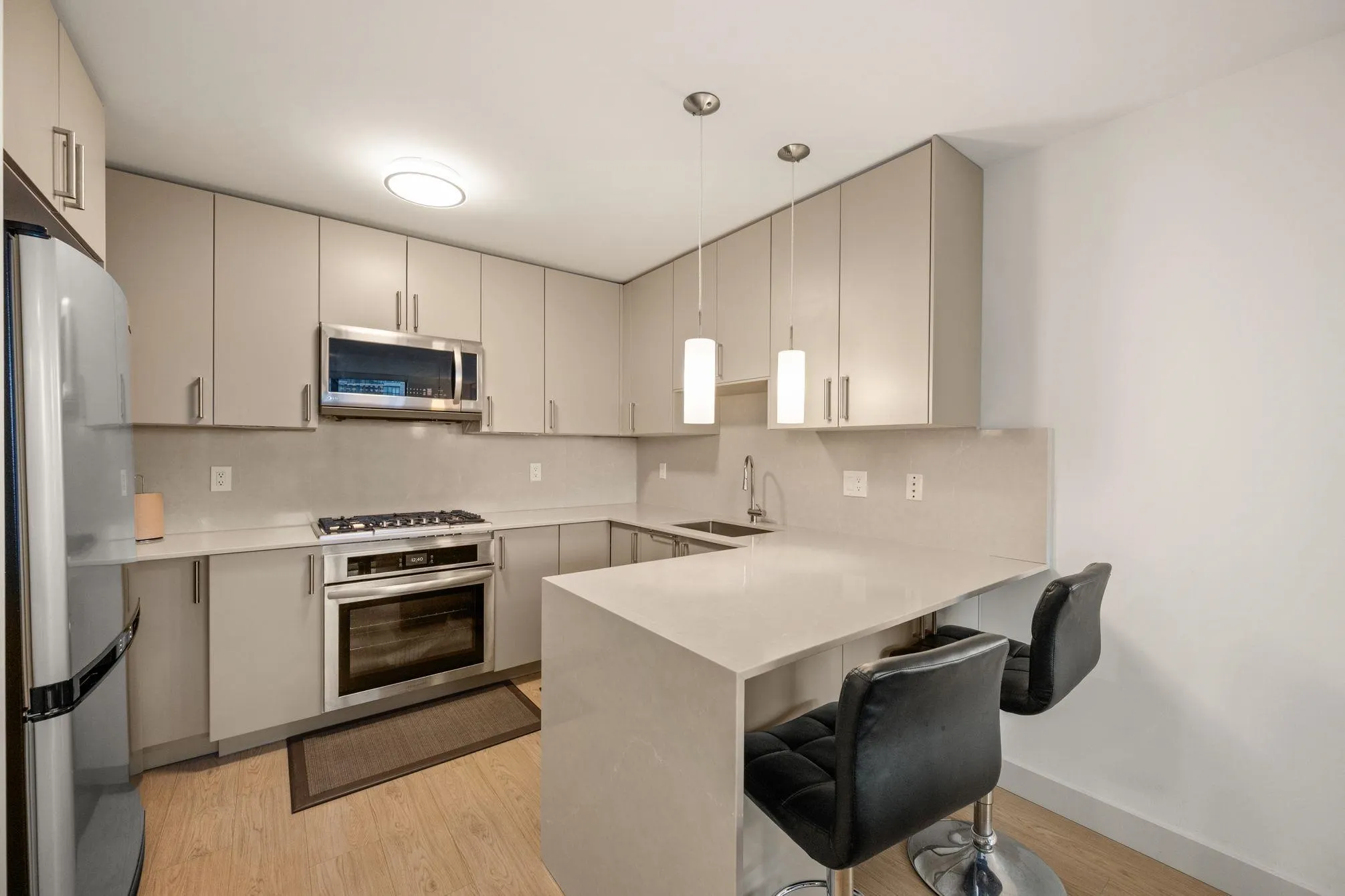 1203 1185 The High Street