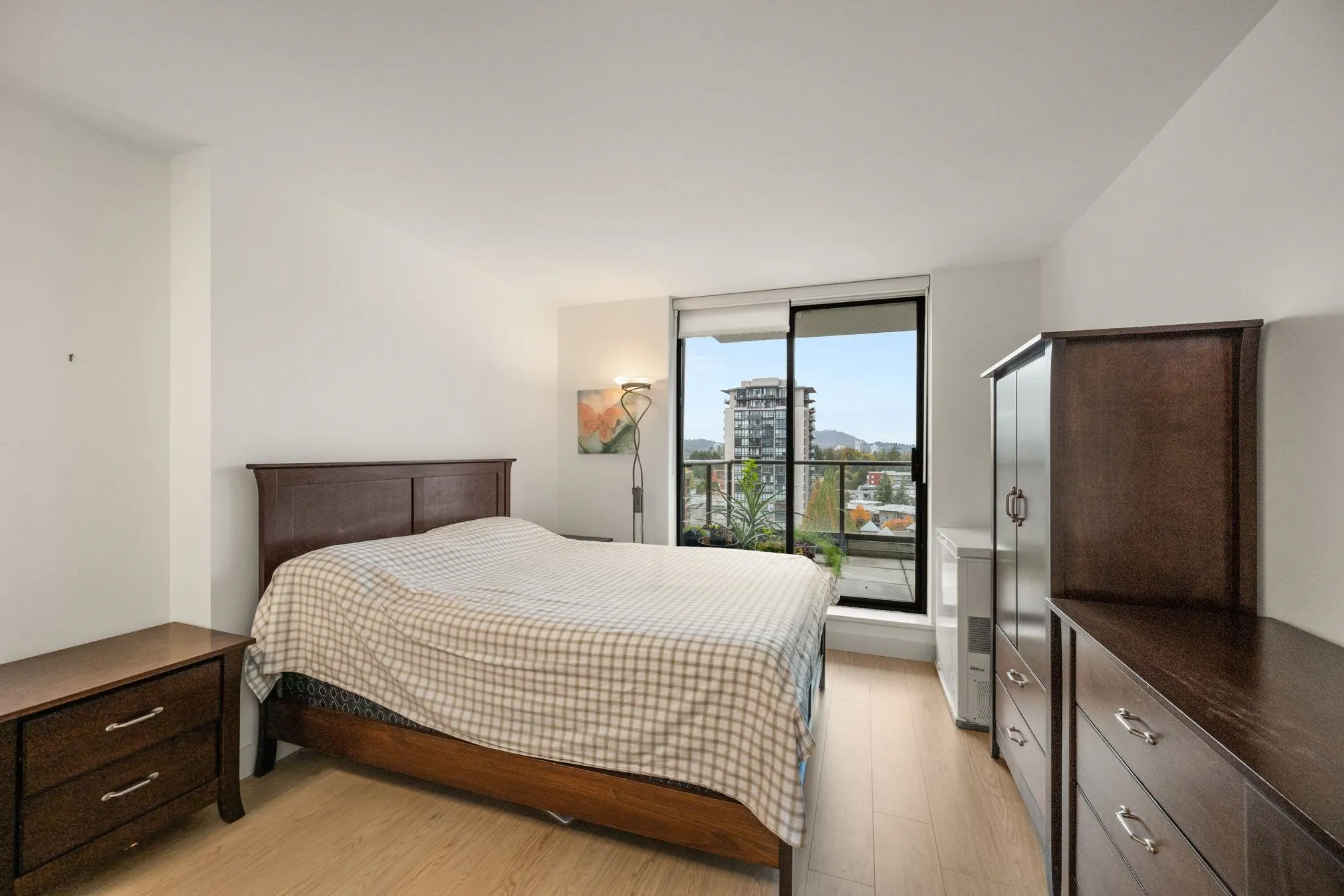 1203 1185 The High Street