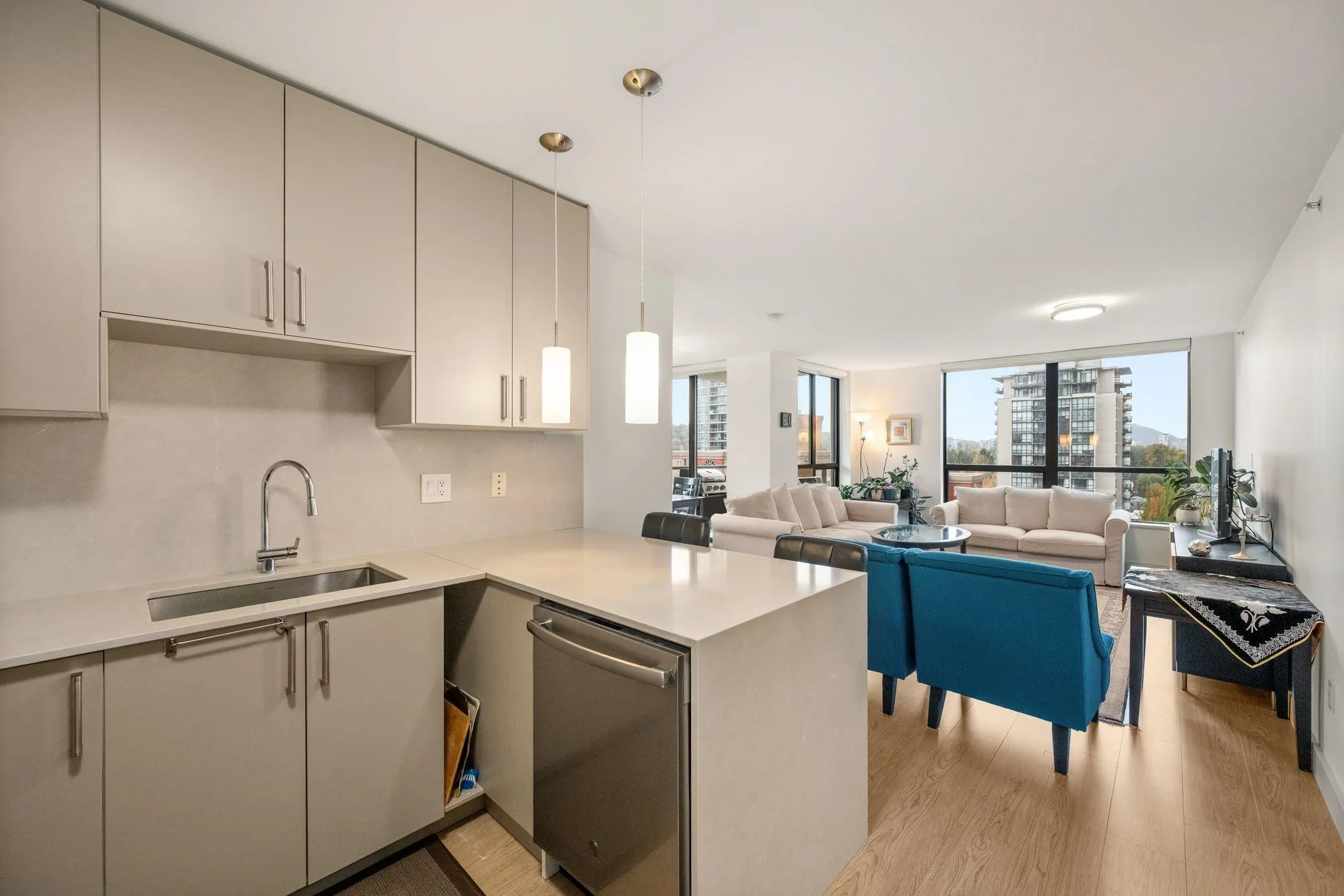 1203 1185 The High Street