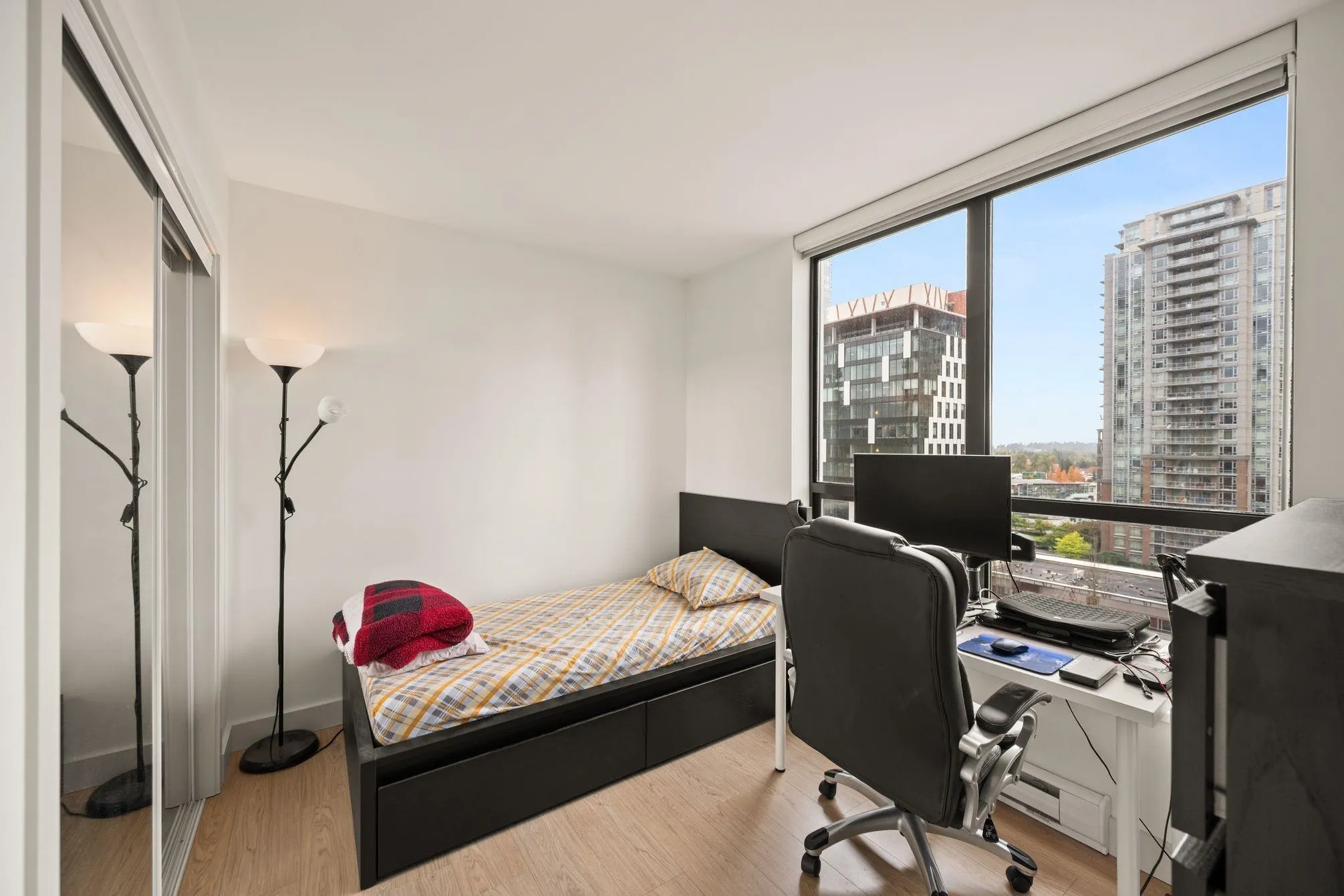 1203 1185 The High Street