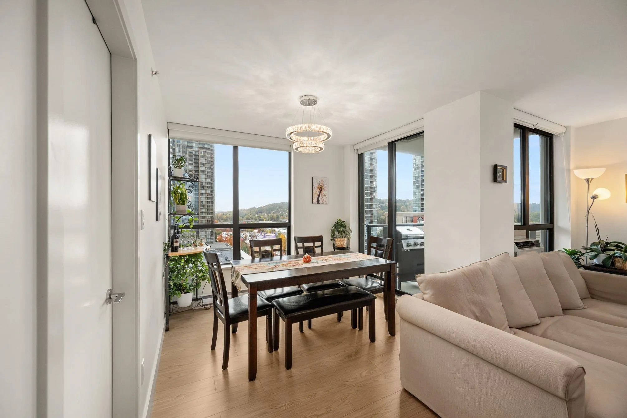 1203 1185 The High Street