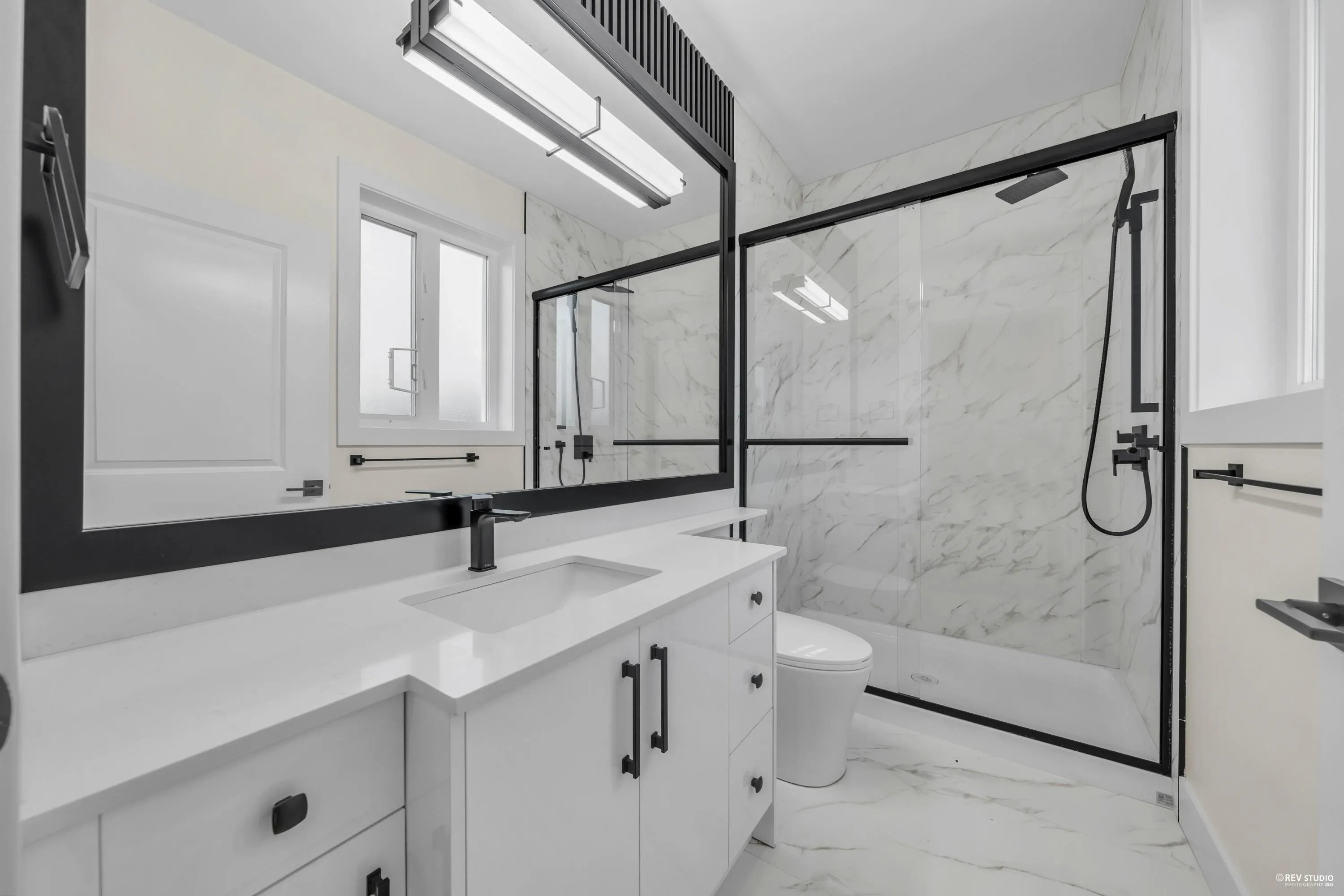 3 3090 Vanness Avenue