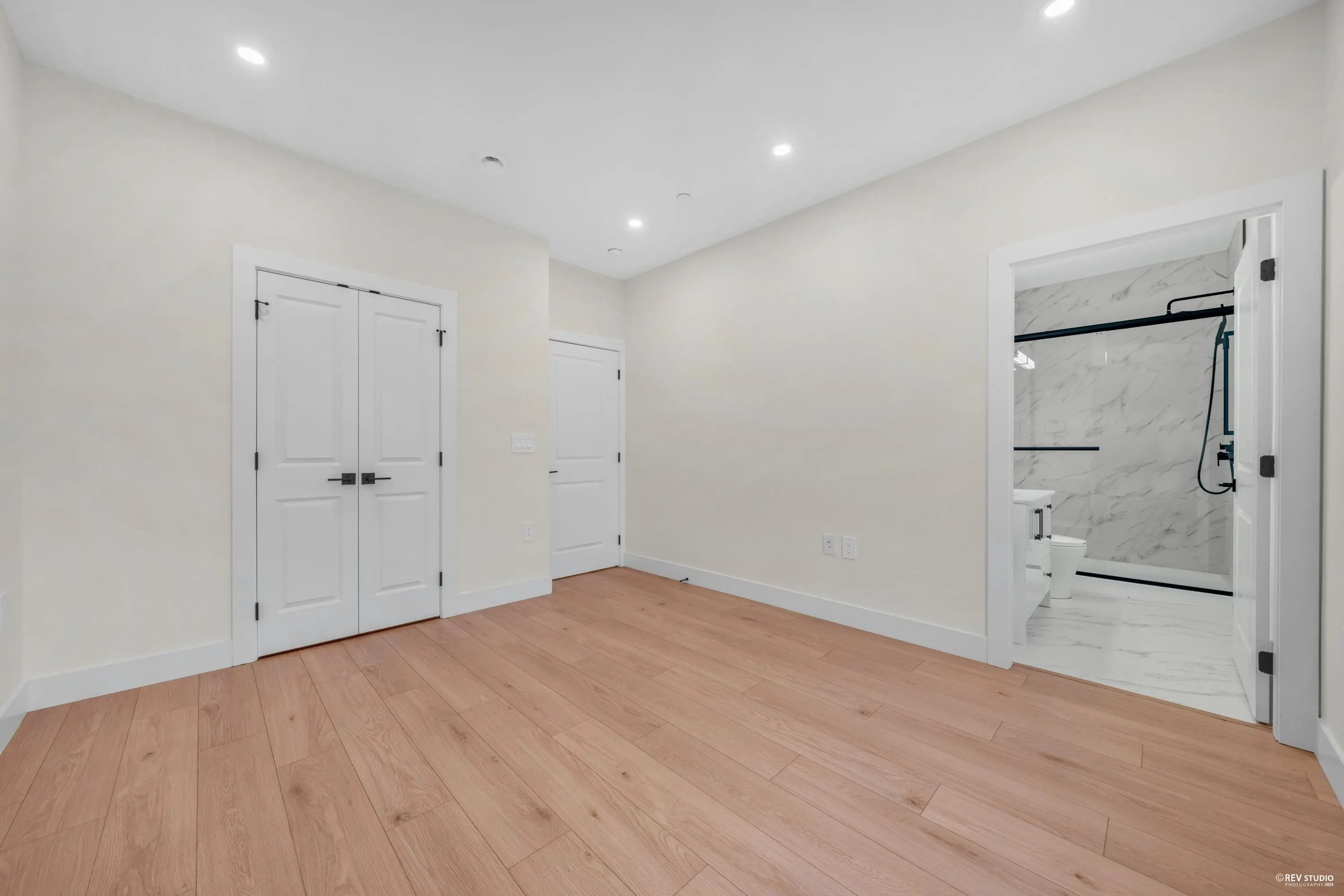 3 3090 Vanness Avenue