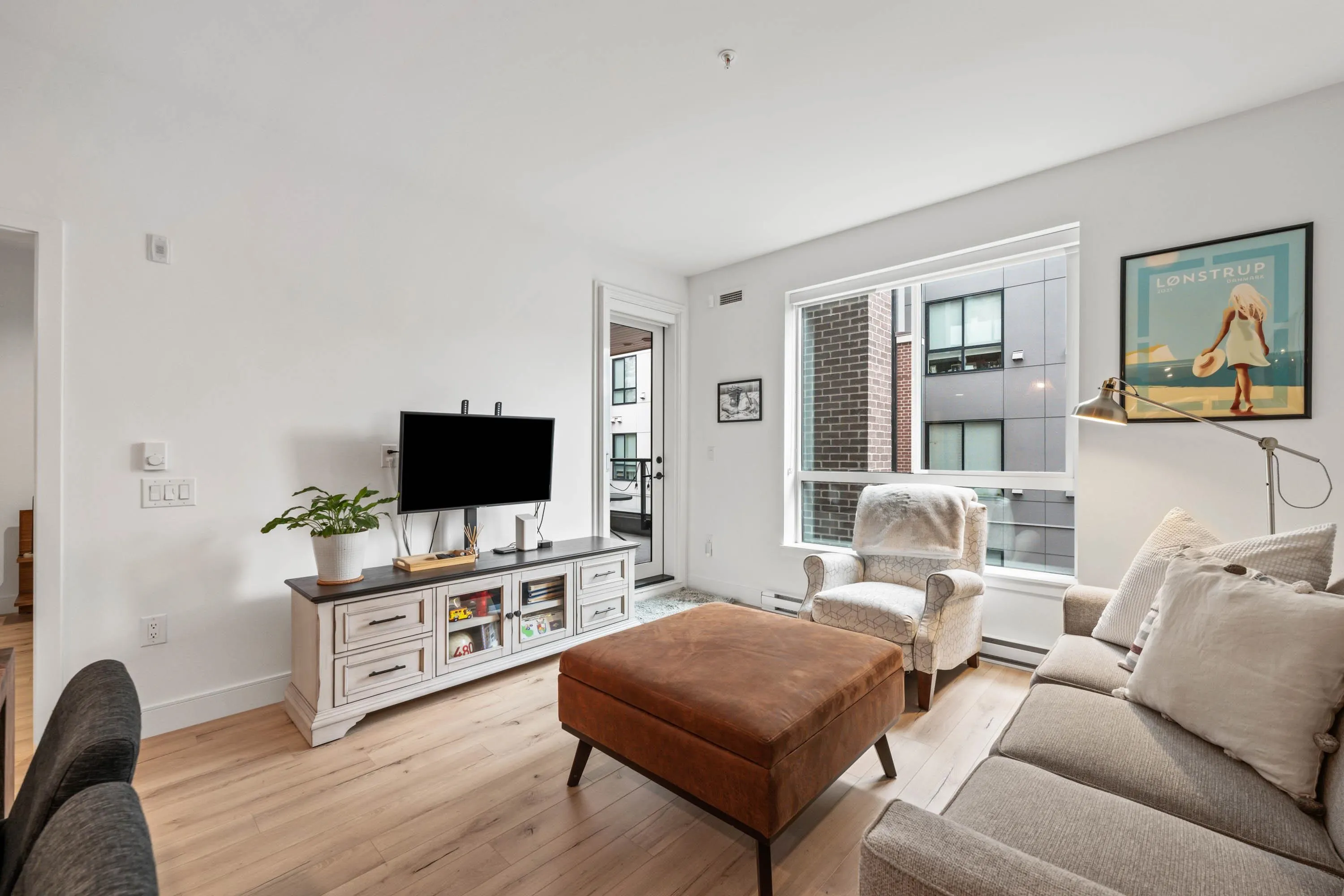 322 3131 Murray Street