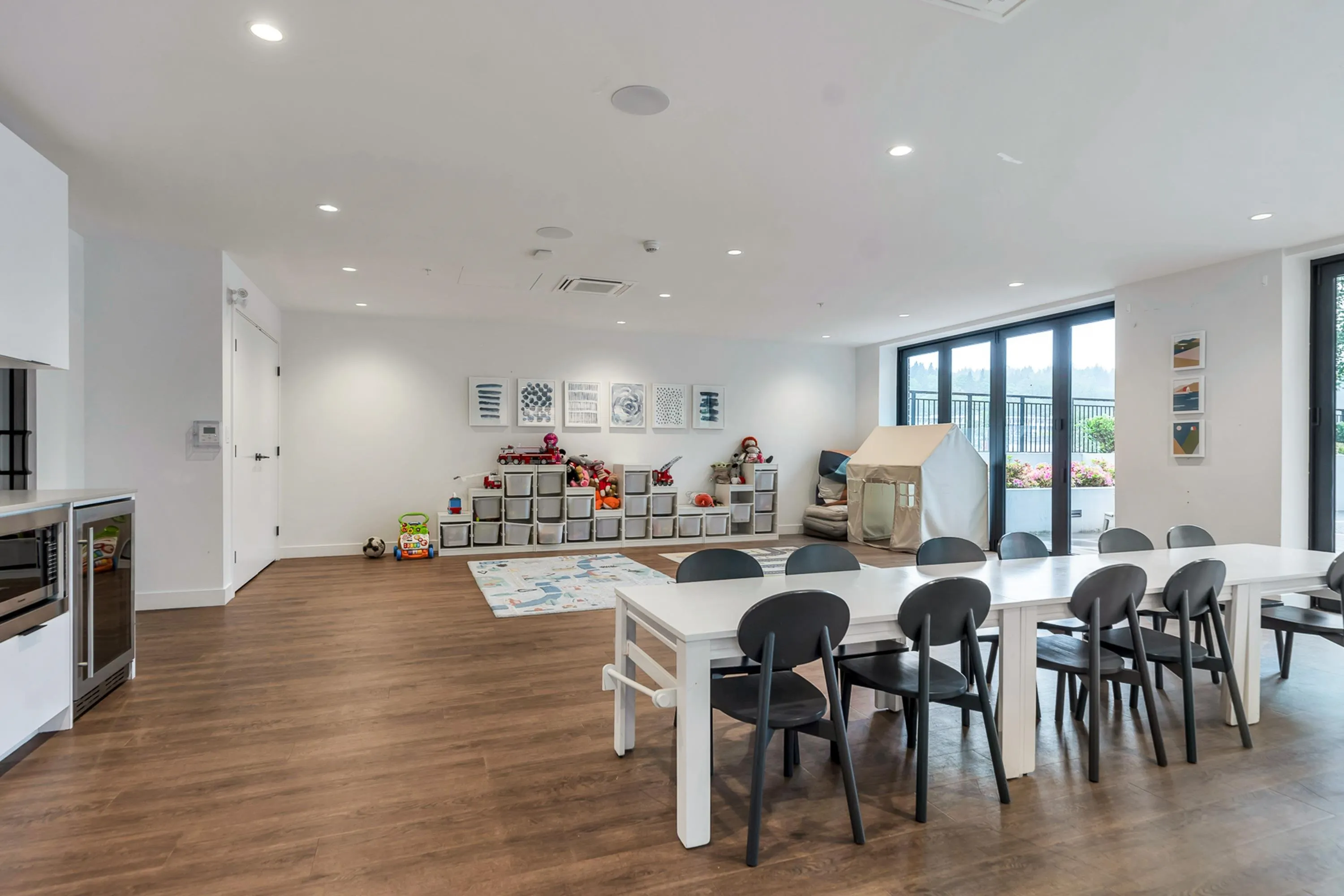 322 3131 Murray Street