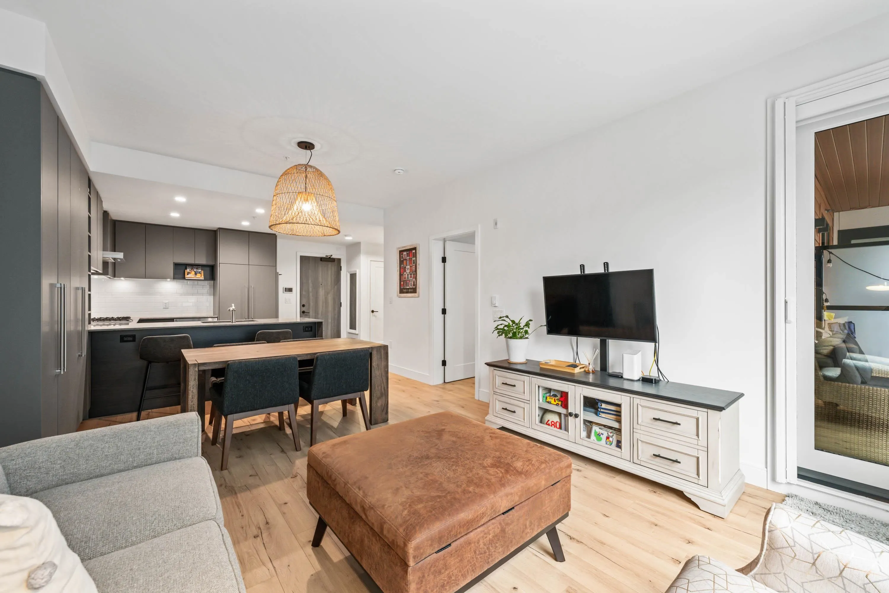 322 3131 Murray Street