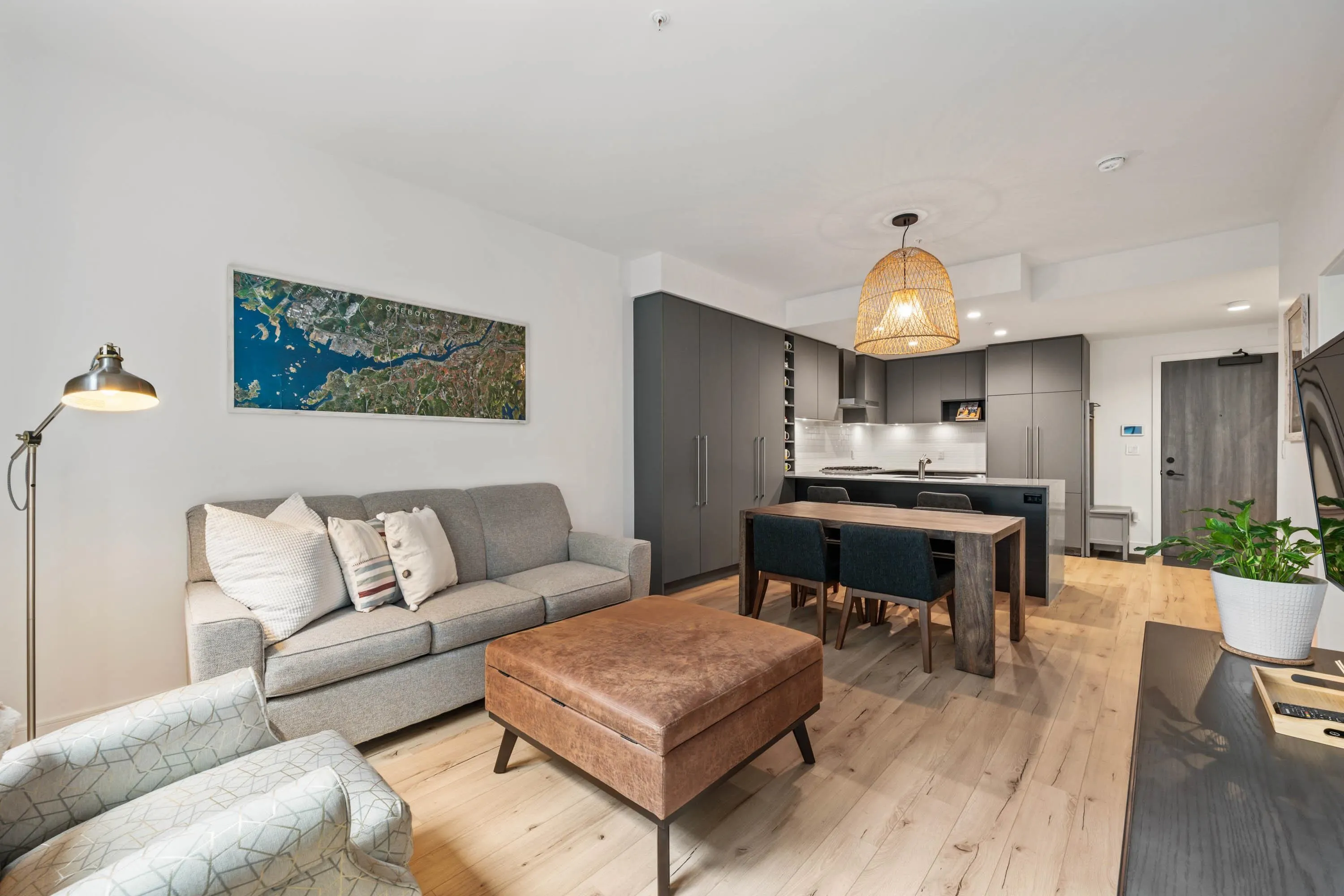 322 3131 Murray Street