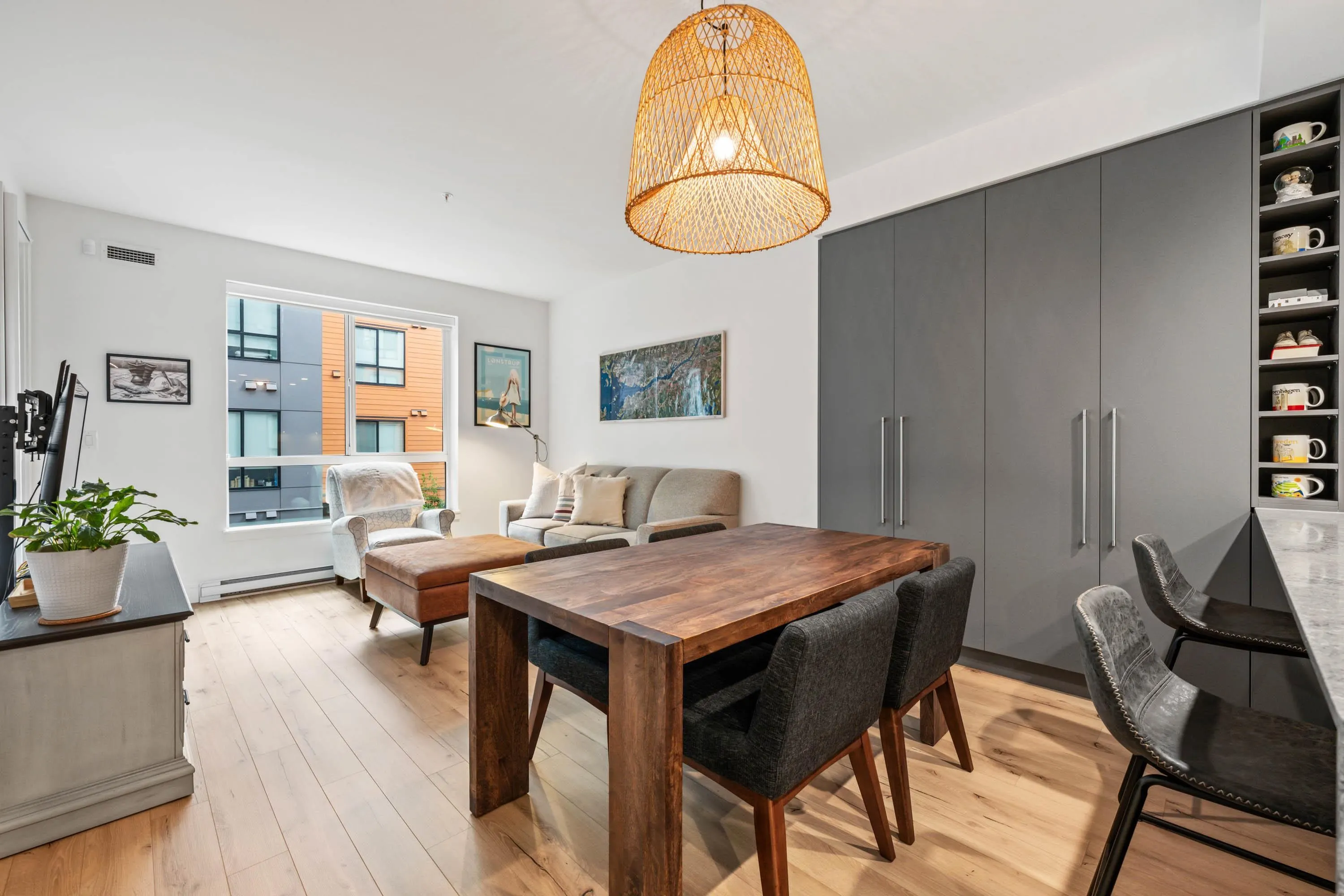 322 3131 Murray Street