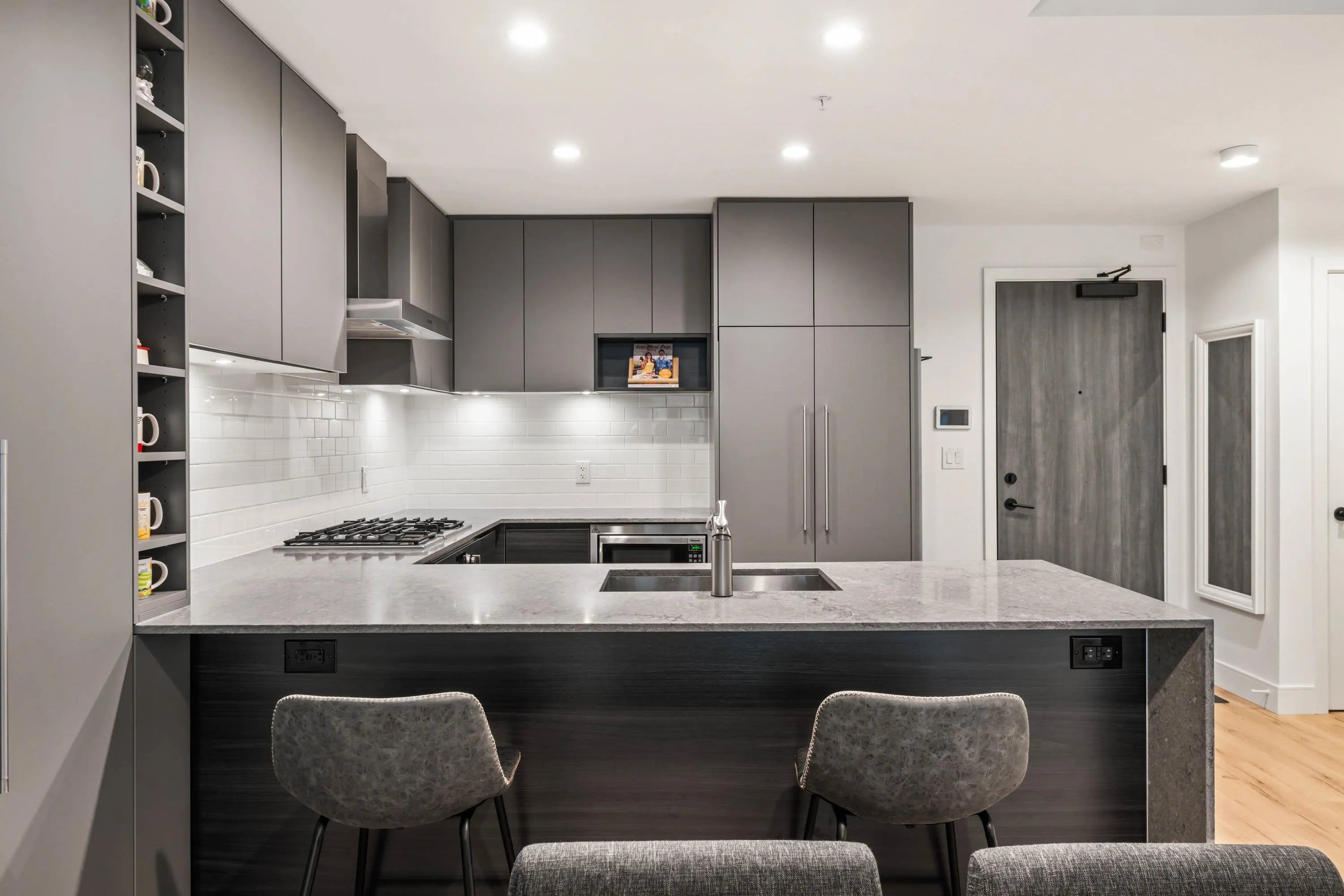 322 3131 Murray Street