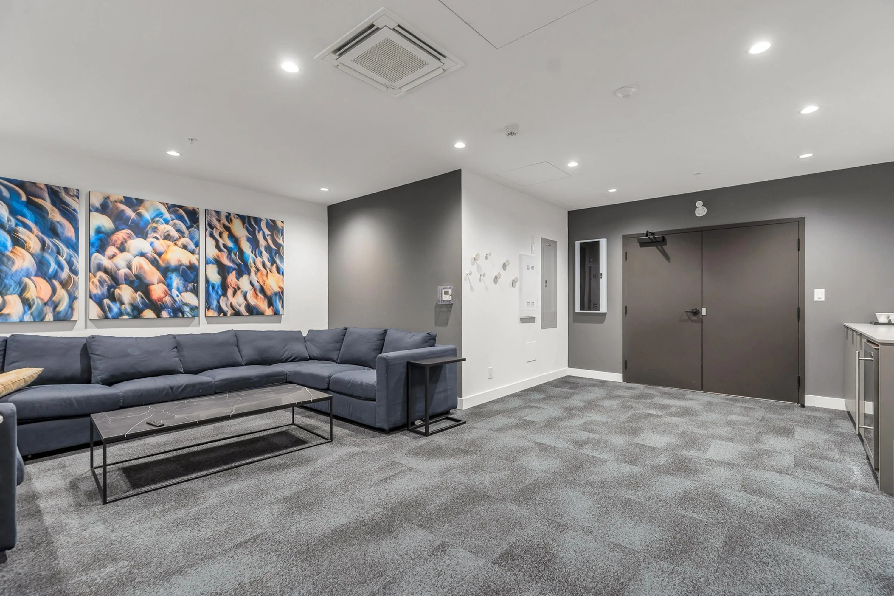 322 3131 Murray Street