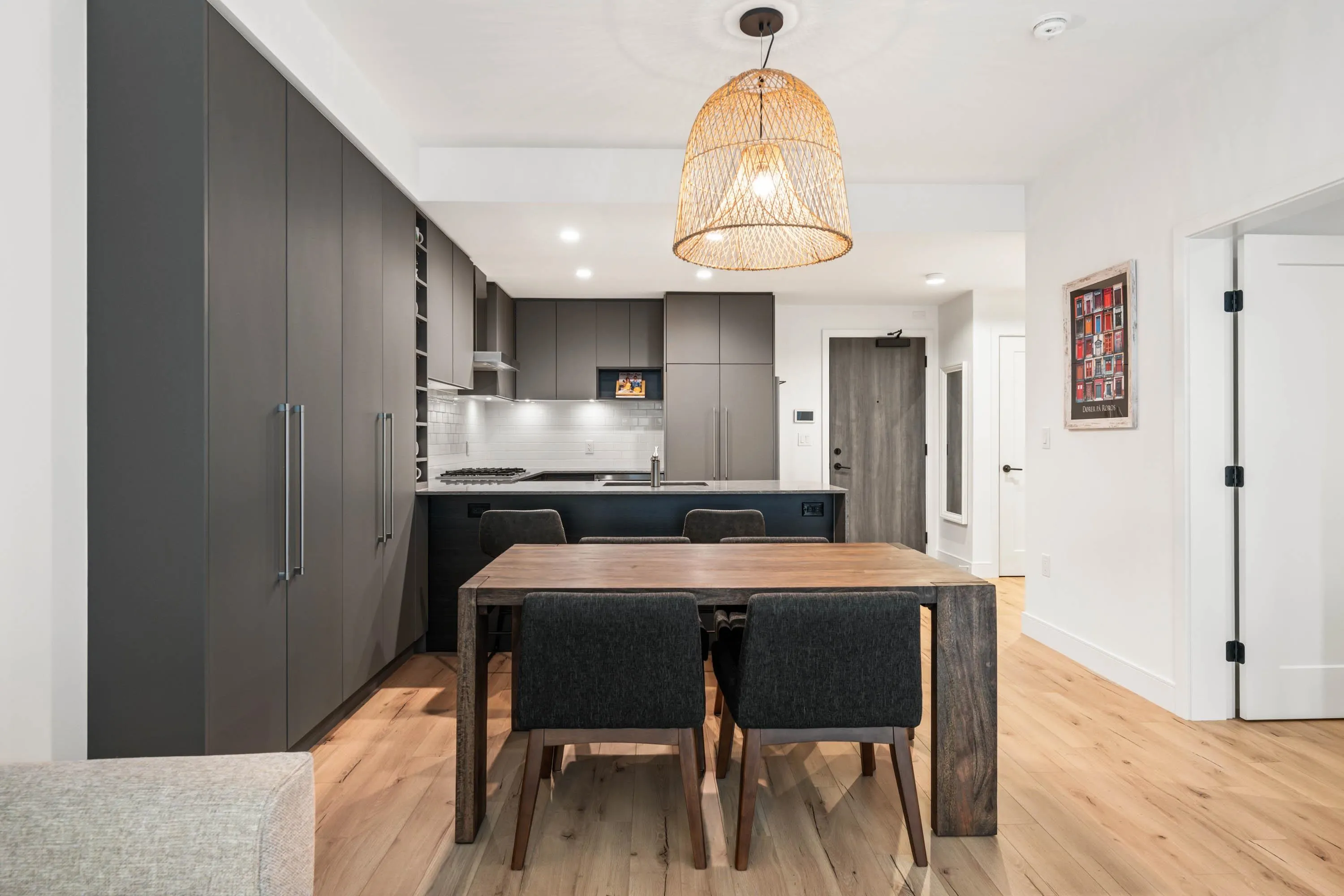 322 3131 Murray Street