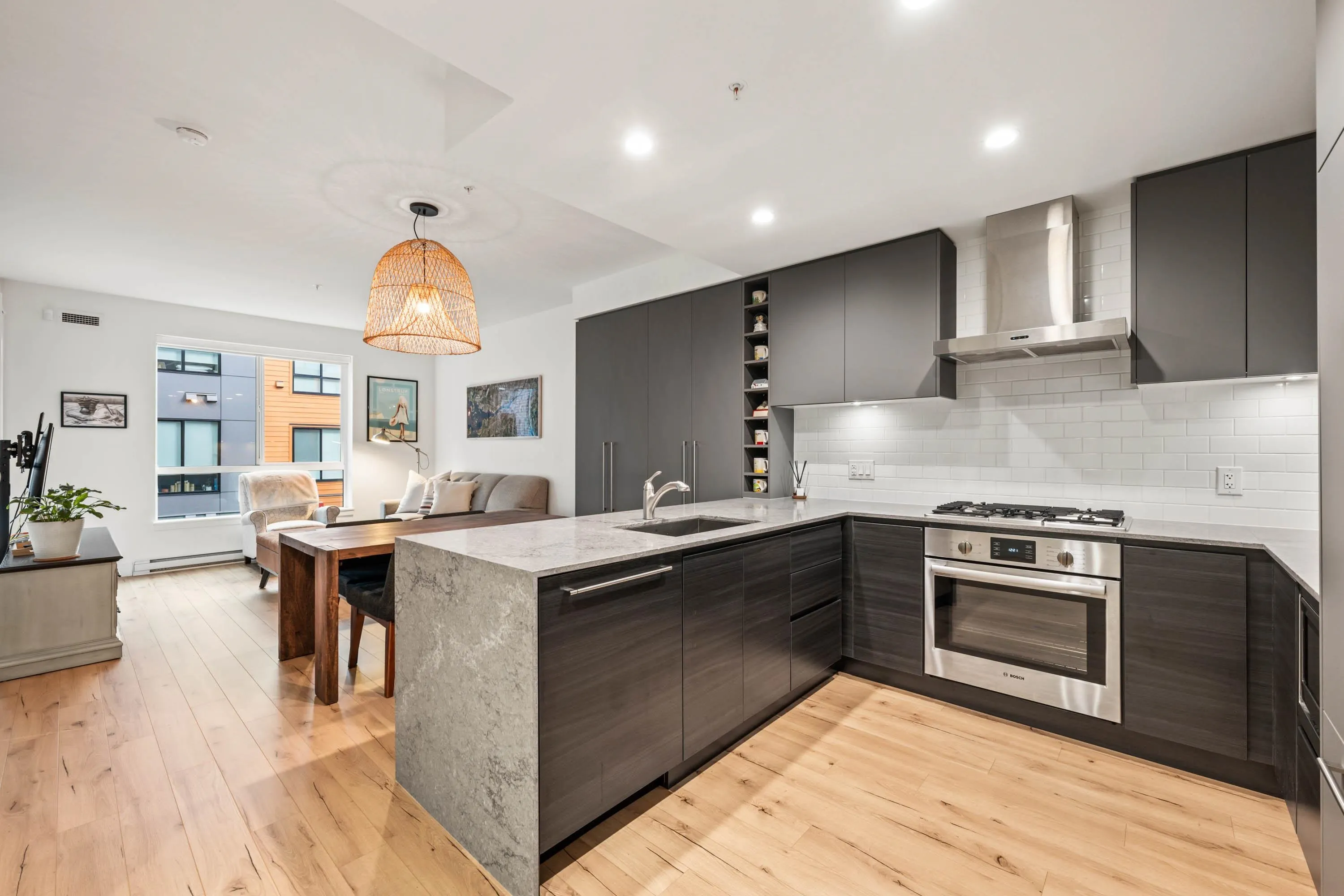 322 3131 Murray Street