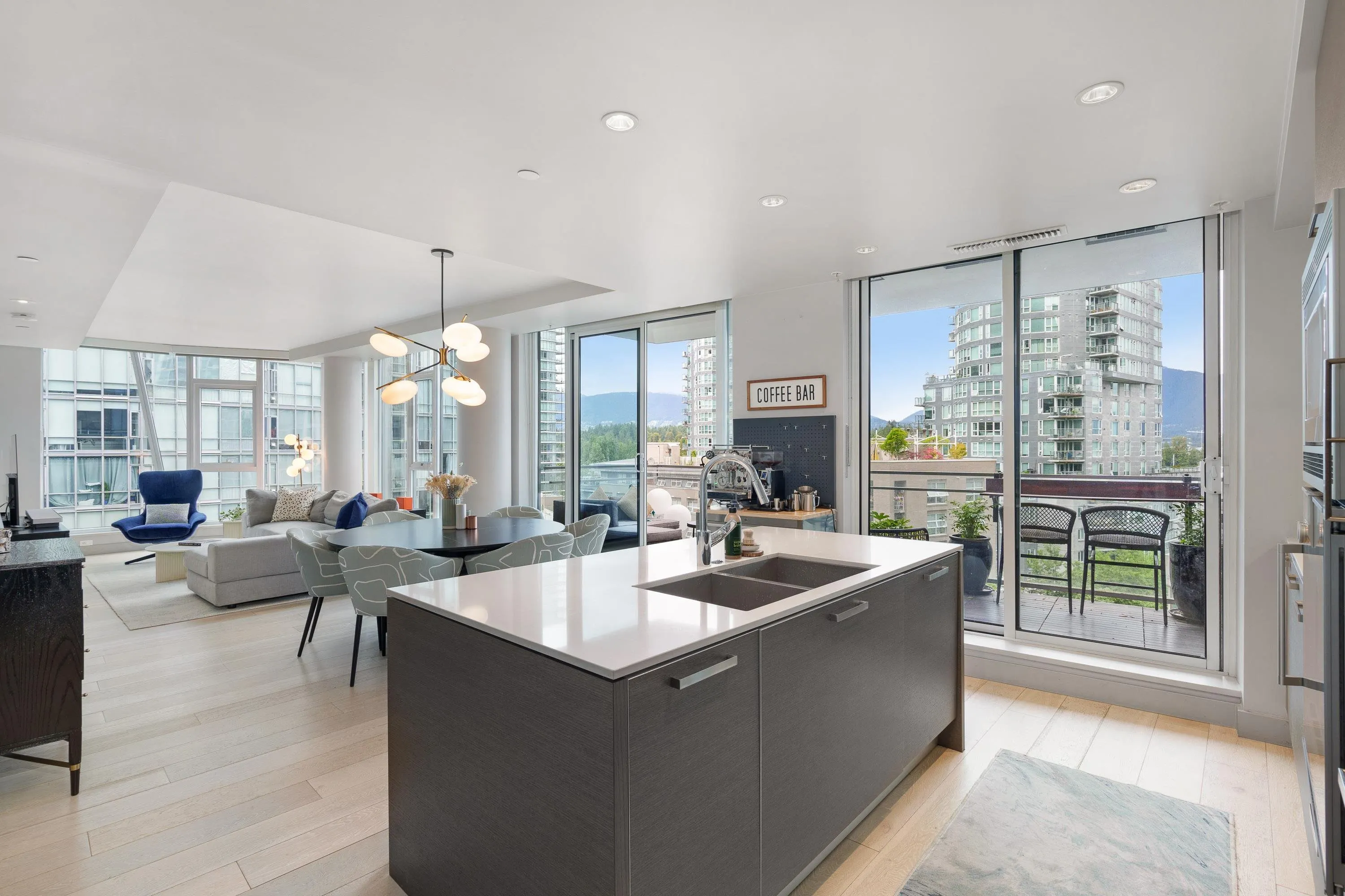 601 1499 W Pender Street