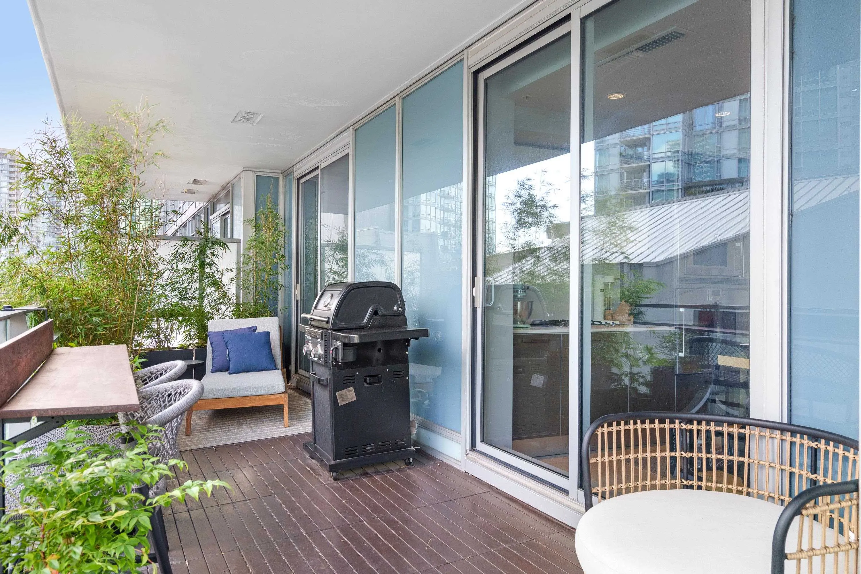 601 1499 W Pender Street