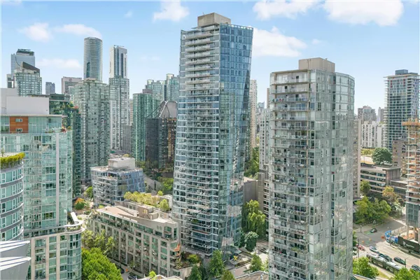 601 1499 W Pender Street