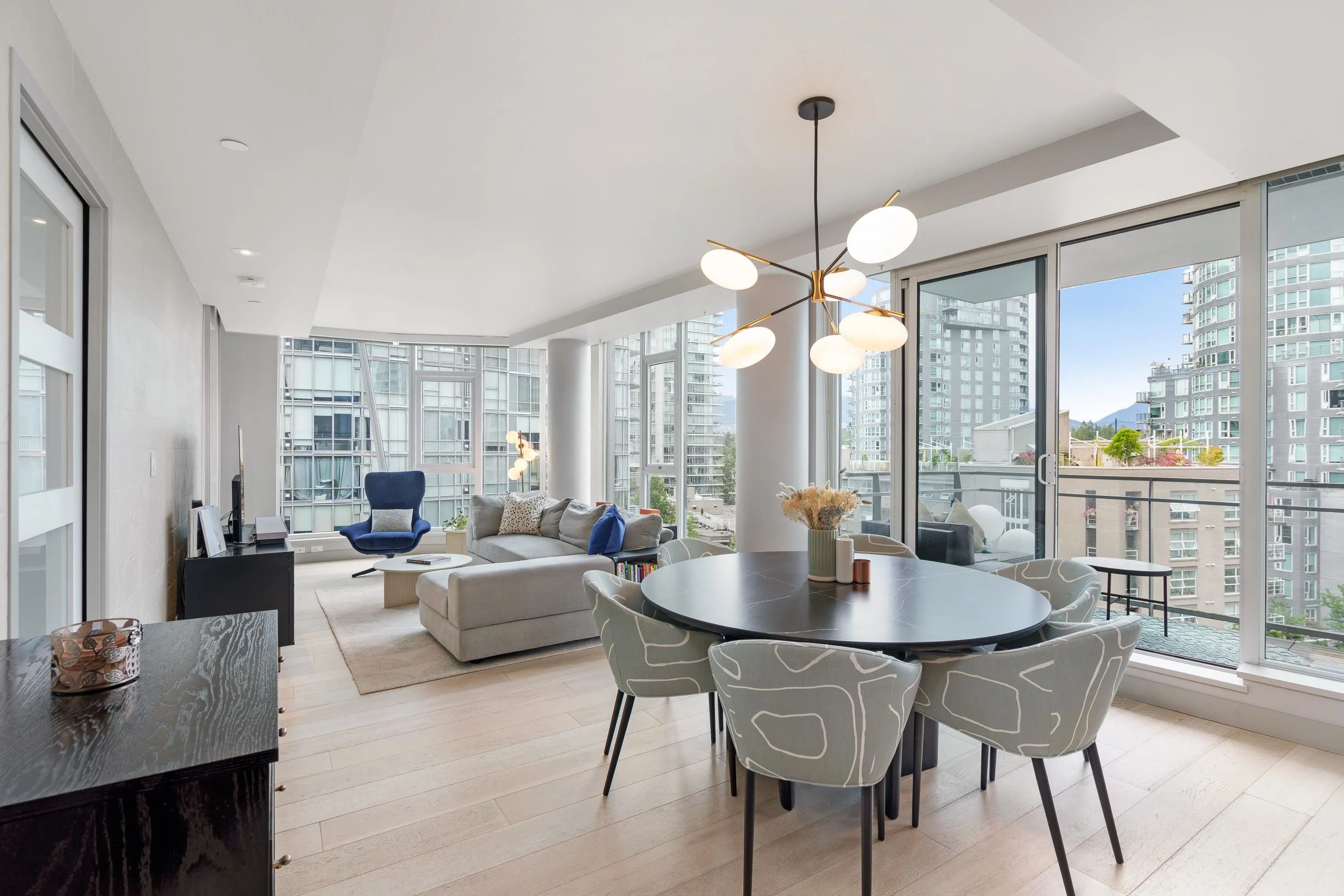 601 1499 W Pender Street