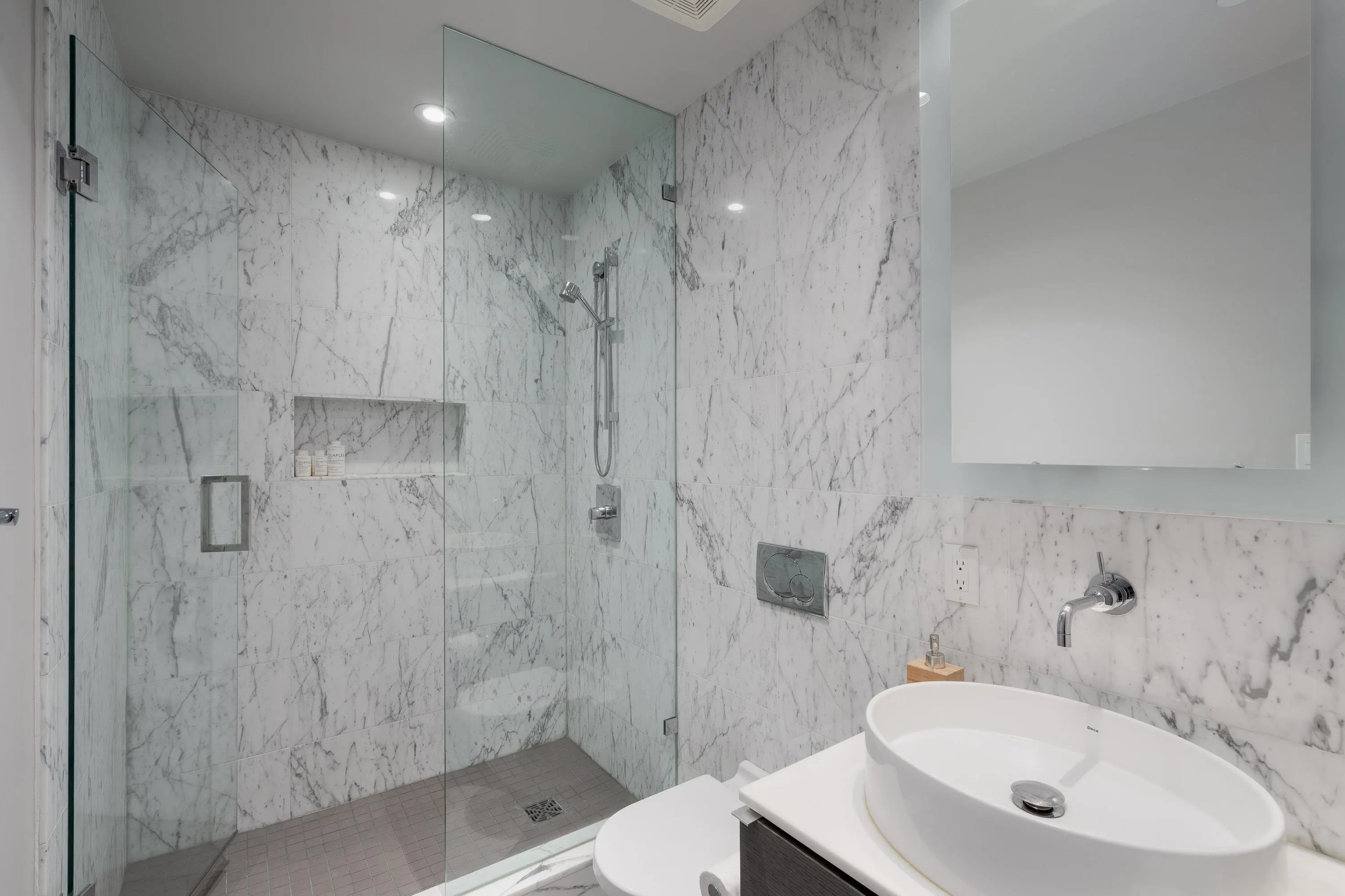 601 1499 W Pender Street