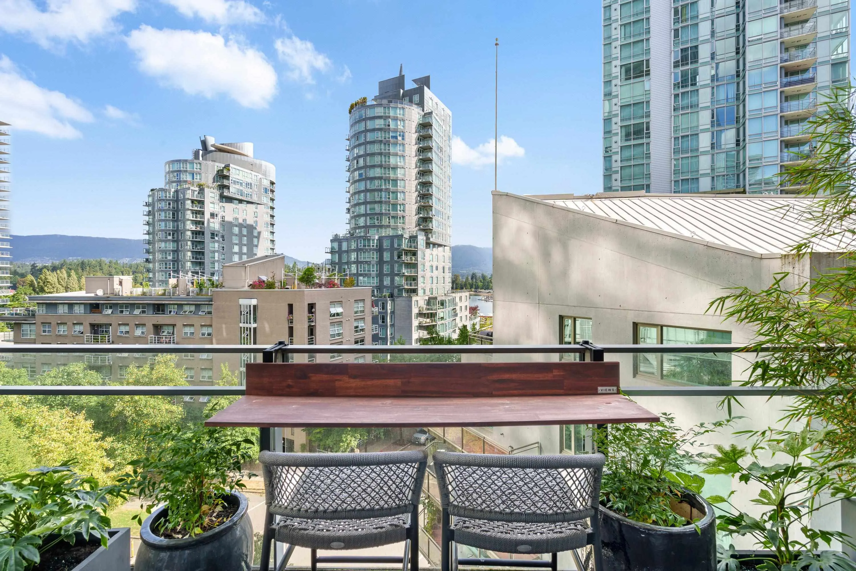 601 1499 W Pender Street