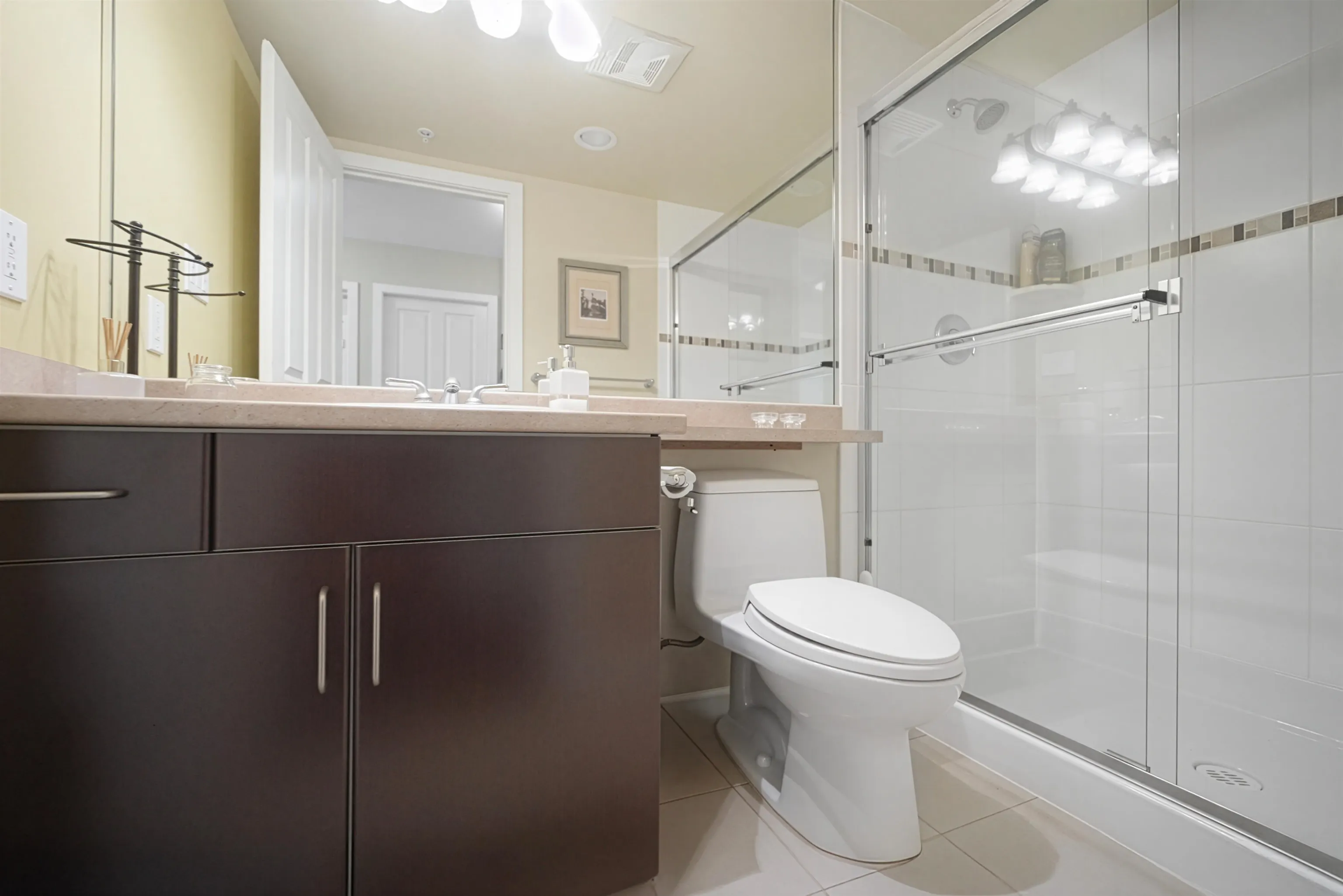 405 295 Guildford Way