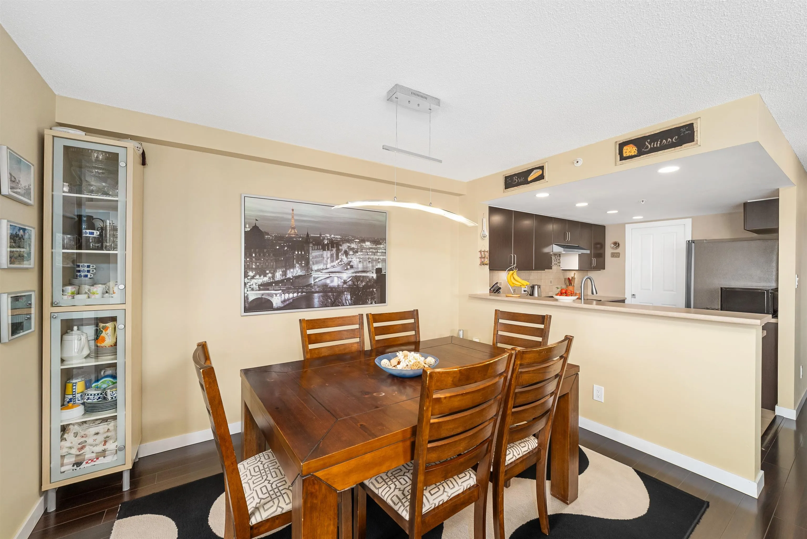 405 295 Guildford Way