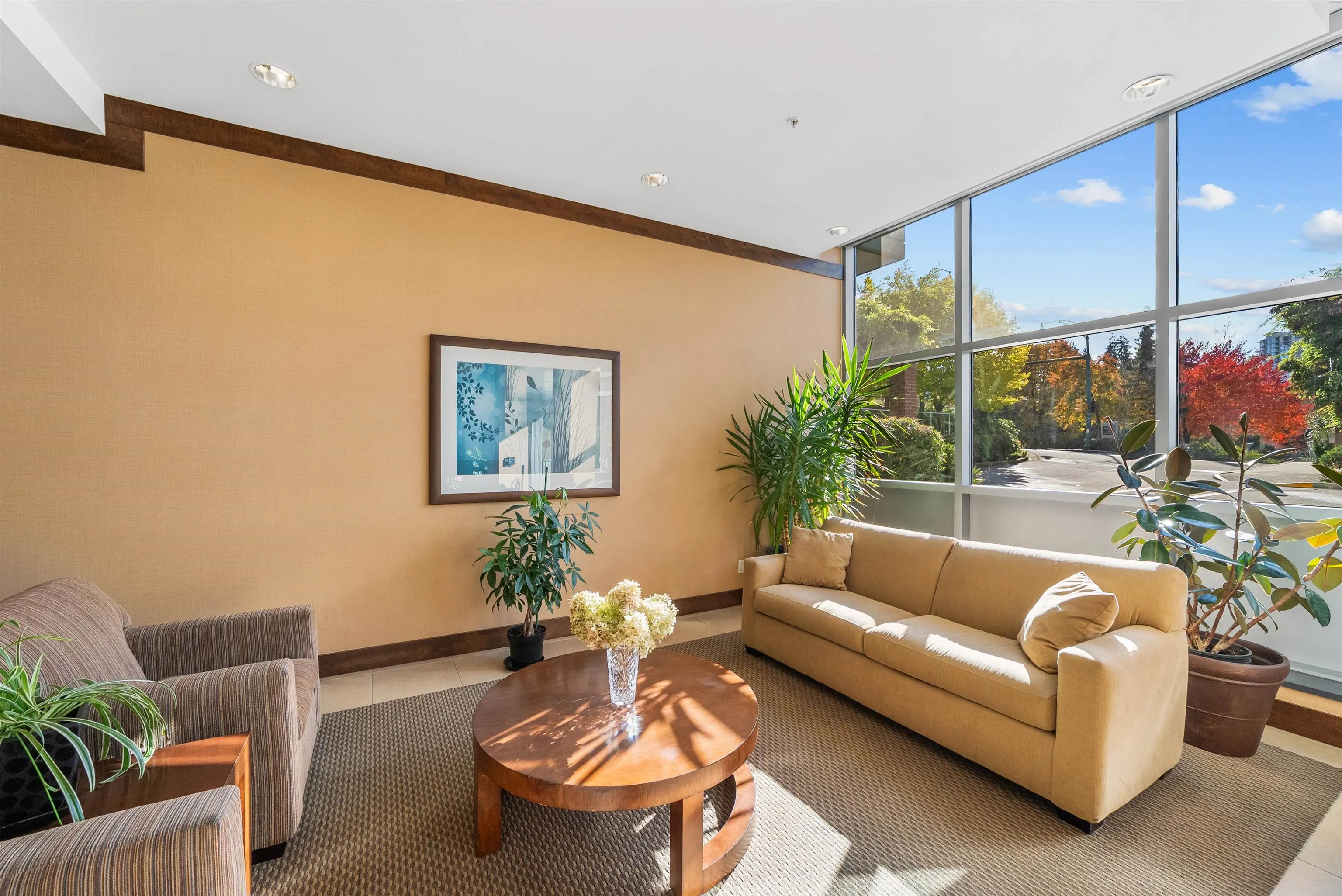 405 295 Guildford Way