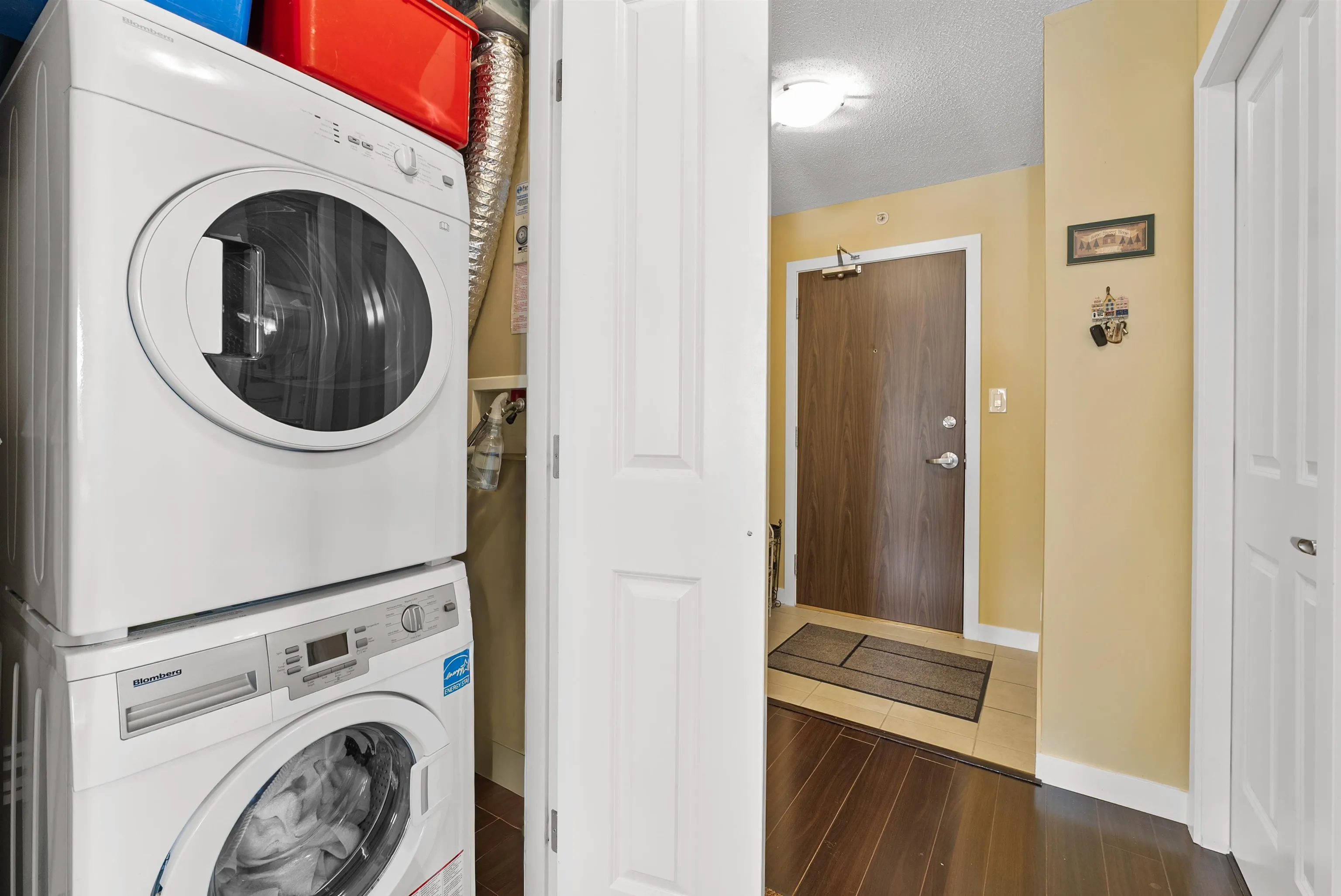 405 295 Guildford Way