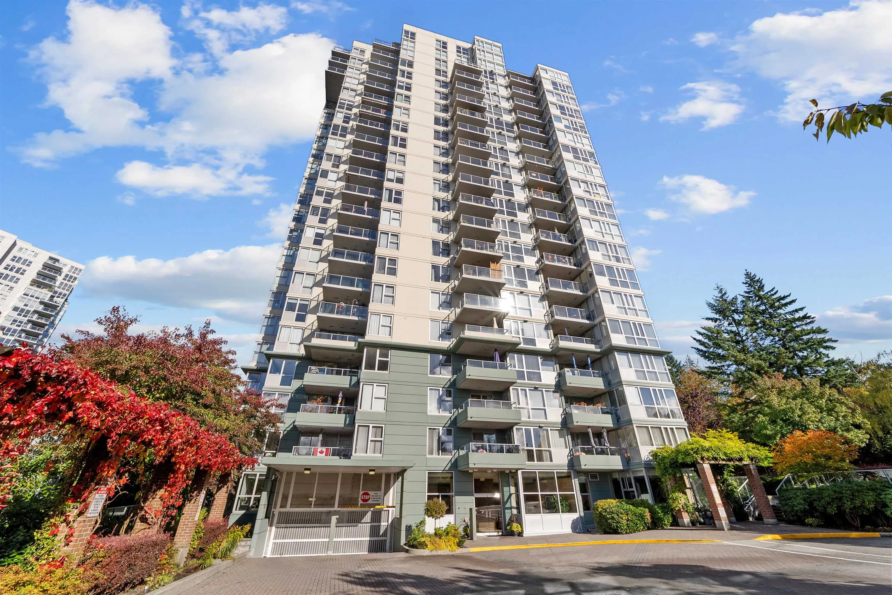 405 295 Guildford Way