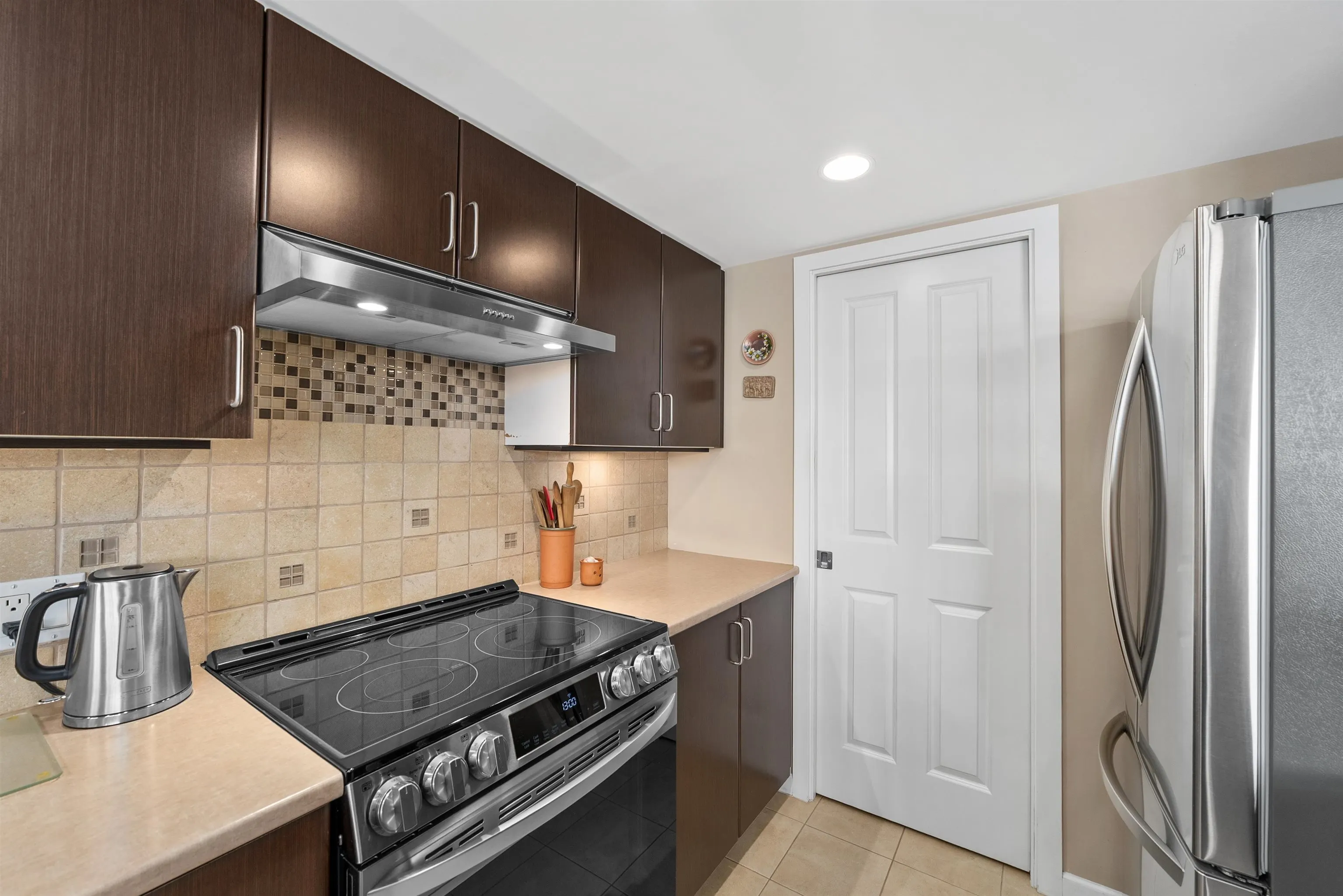 405 295 Guildford Way