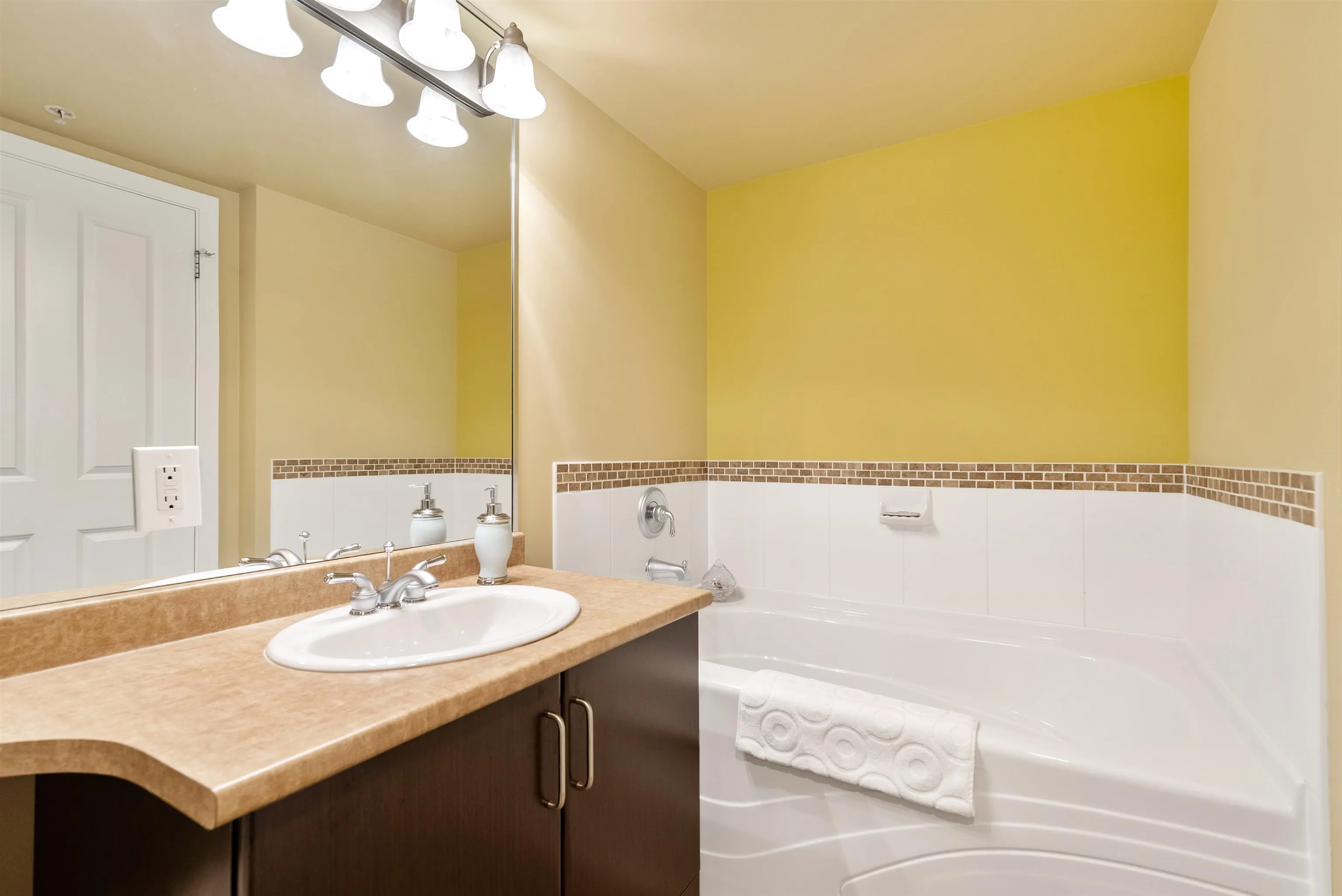 405 295 Guildford Way