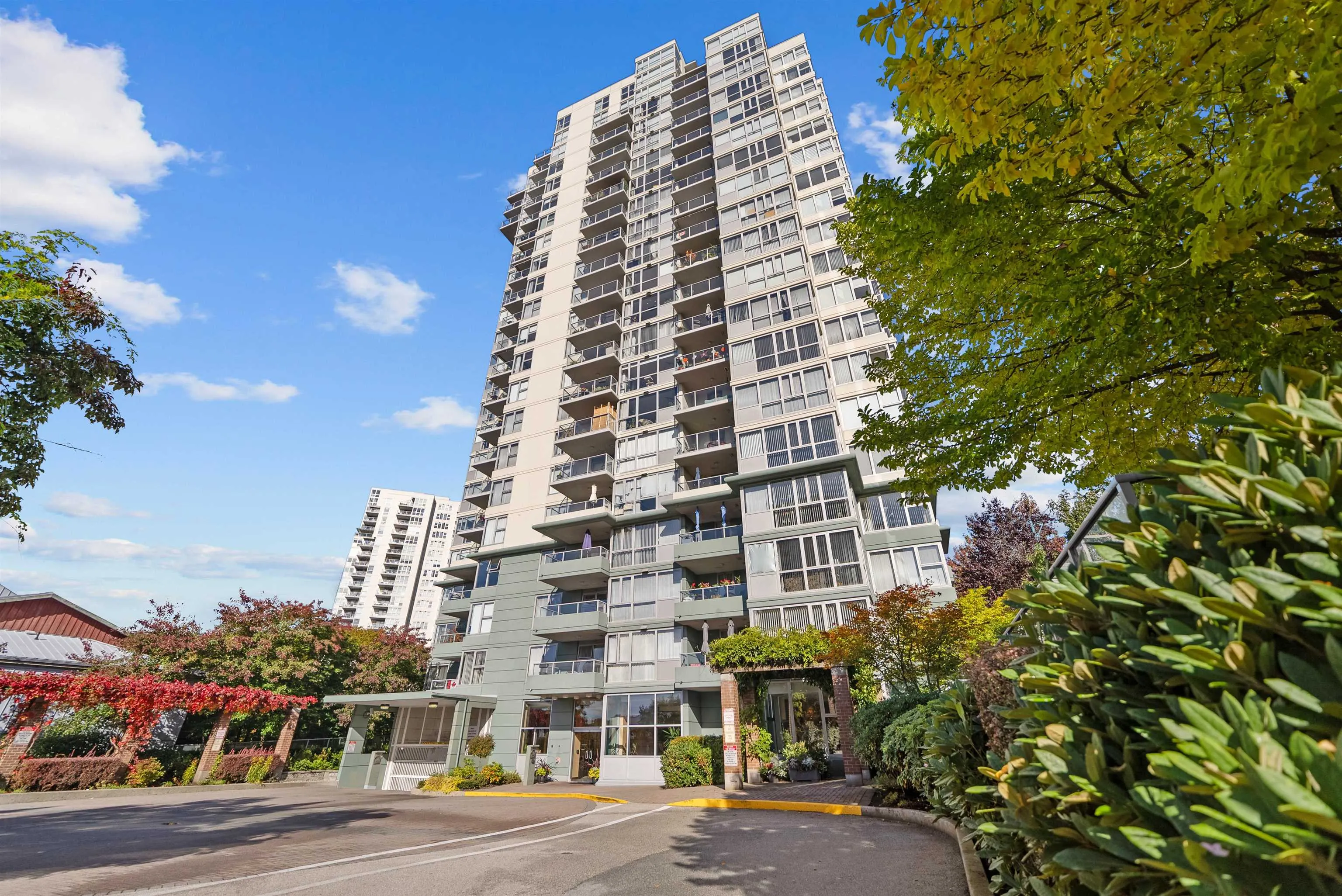 405 295 Guildford Way