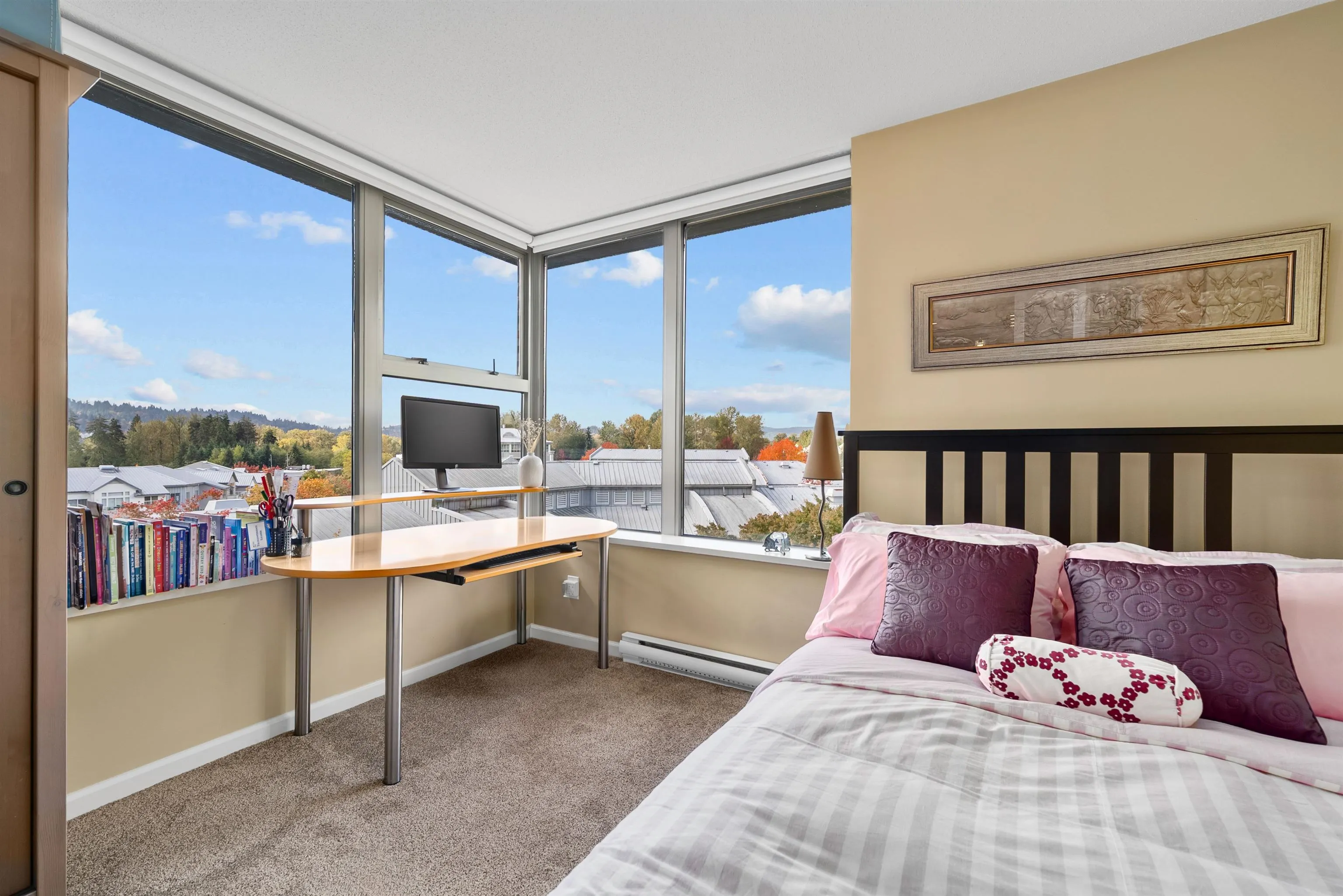 405 295 Guildford Way