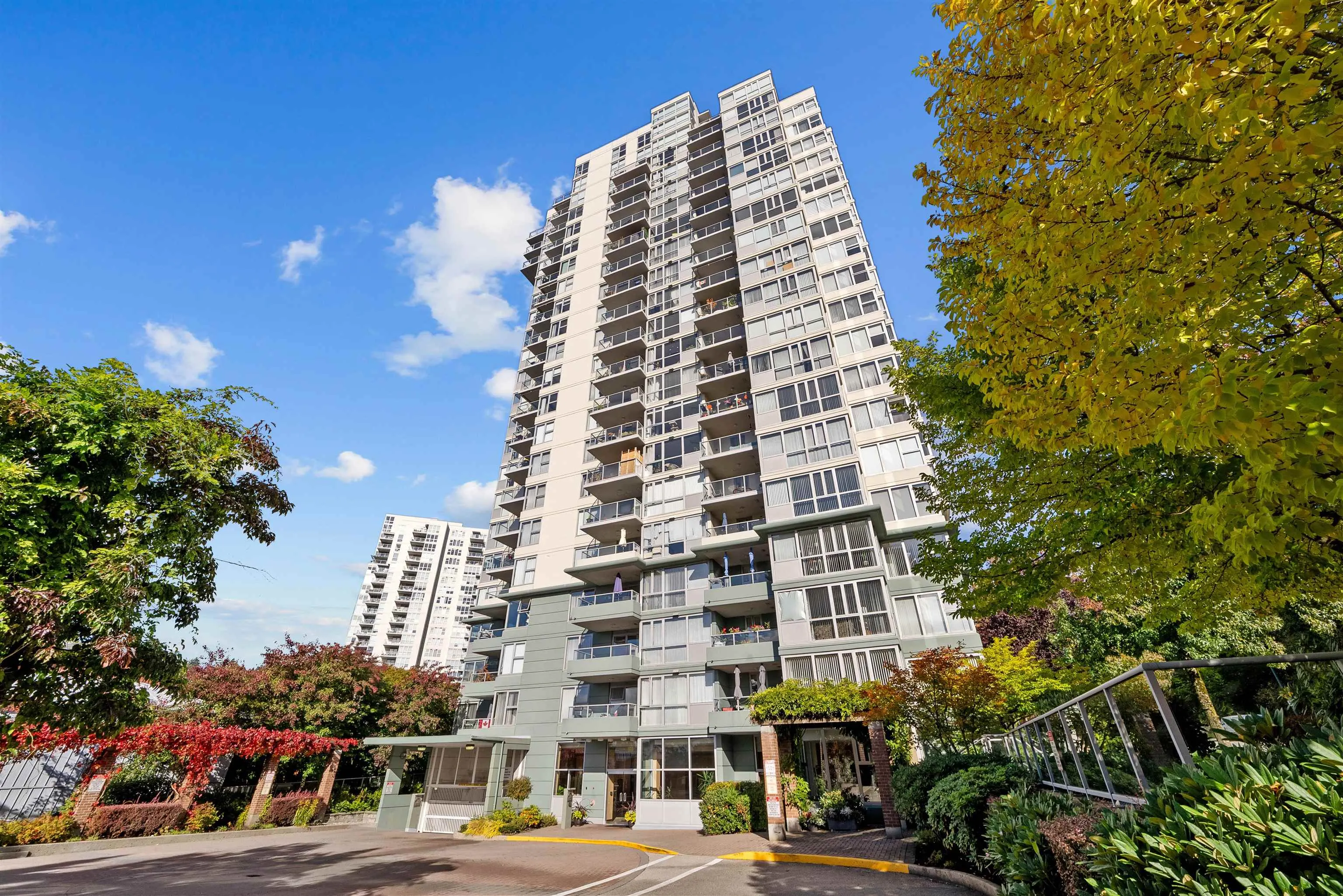 405 295 Guildford Way