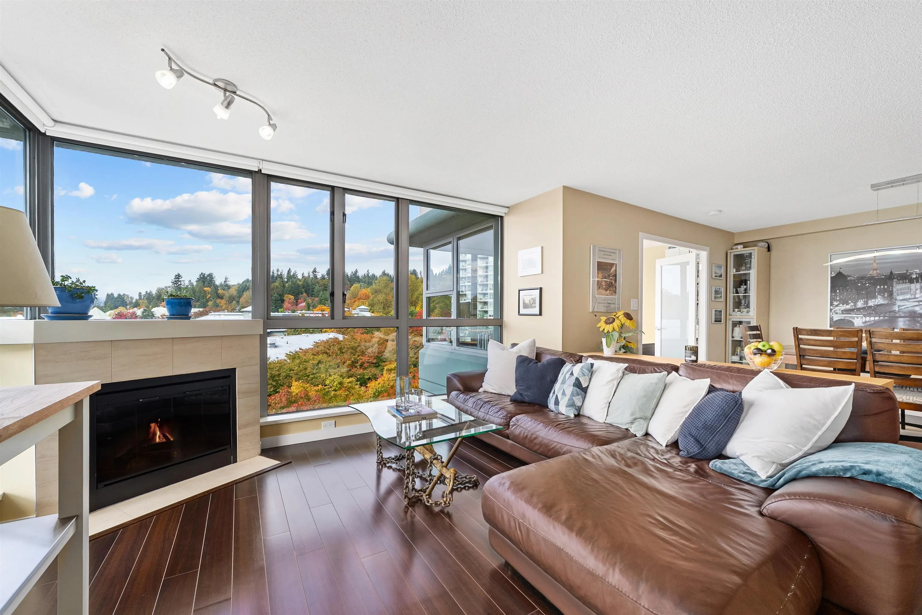 405 295 Guildford Way