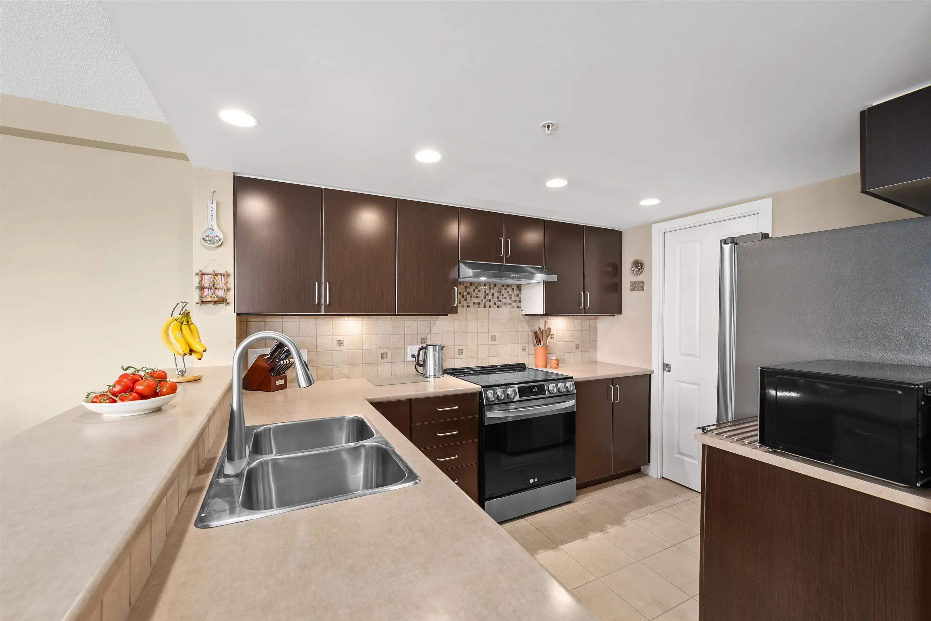 405 295 Guildford Way