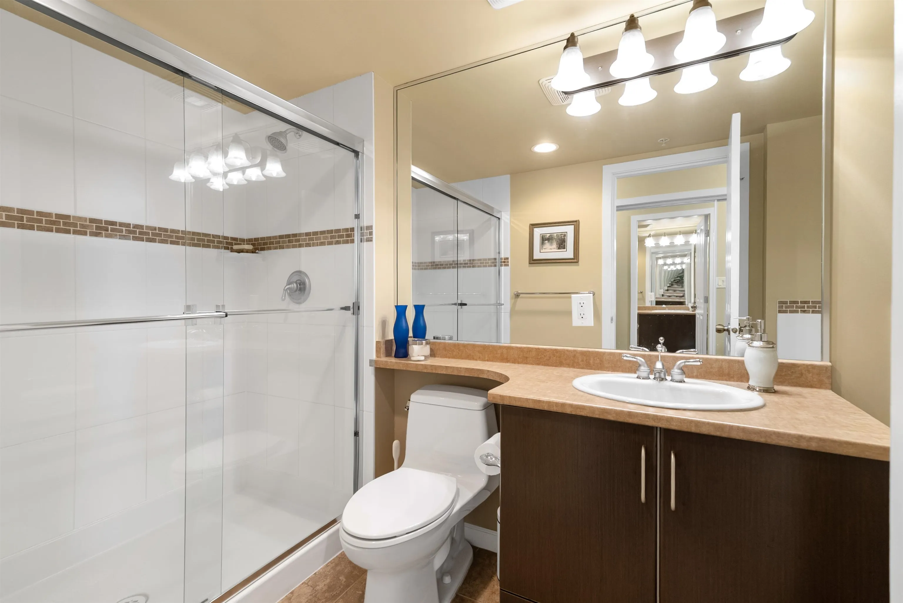 405 295 Guildford Way