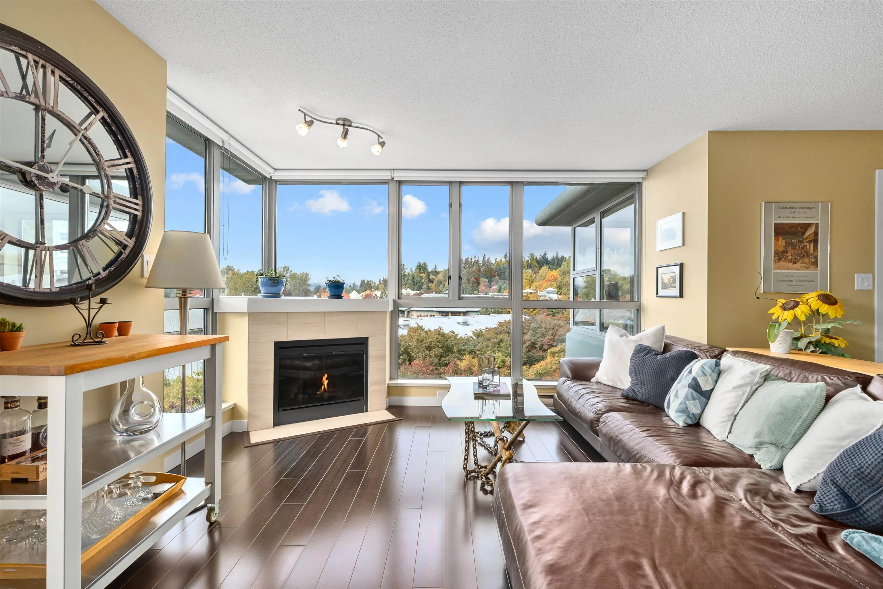 405 295 Guildford Way