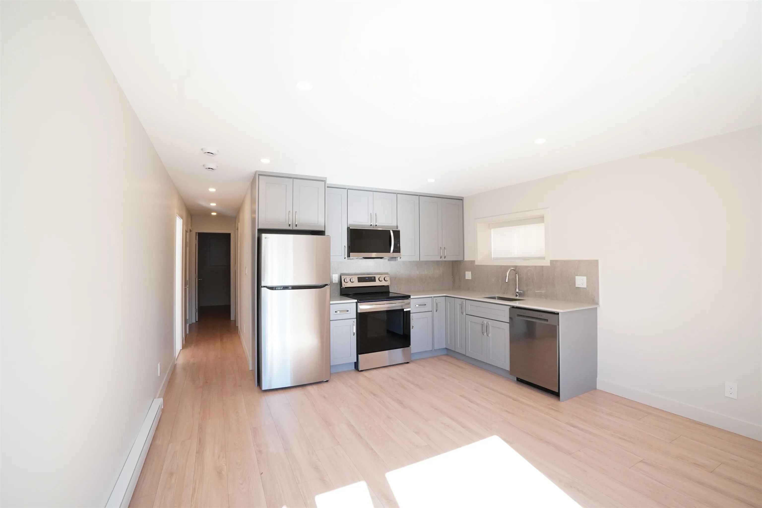 6252 Kitchener Street