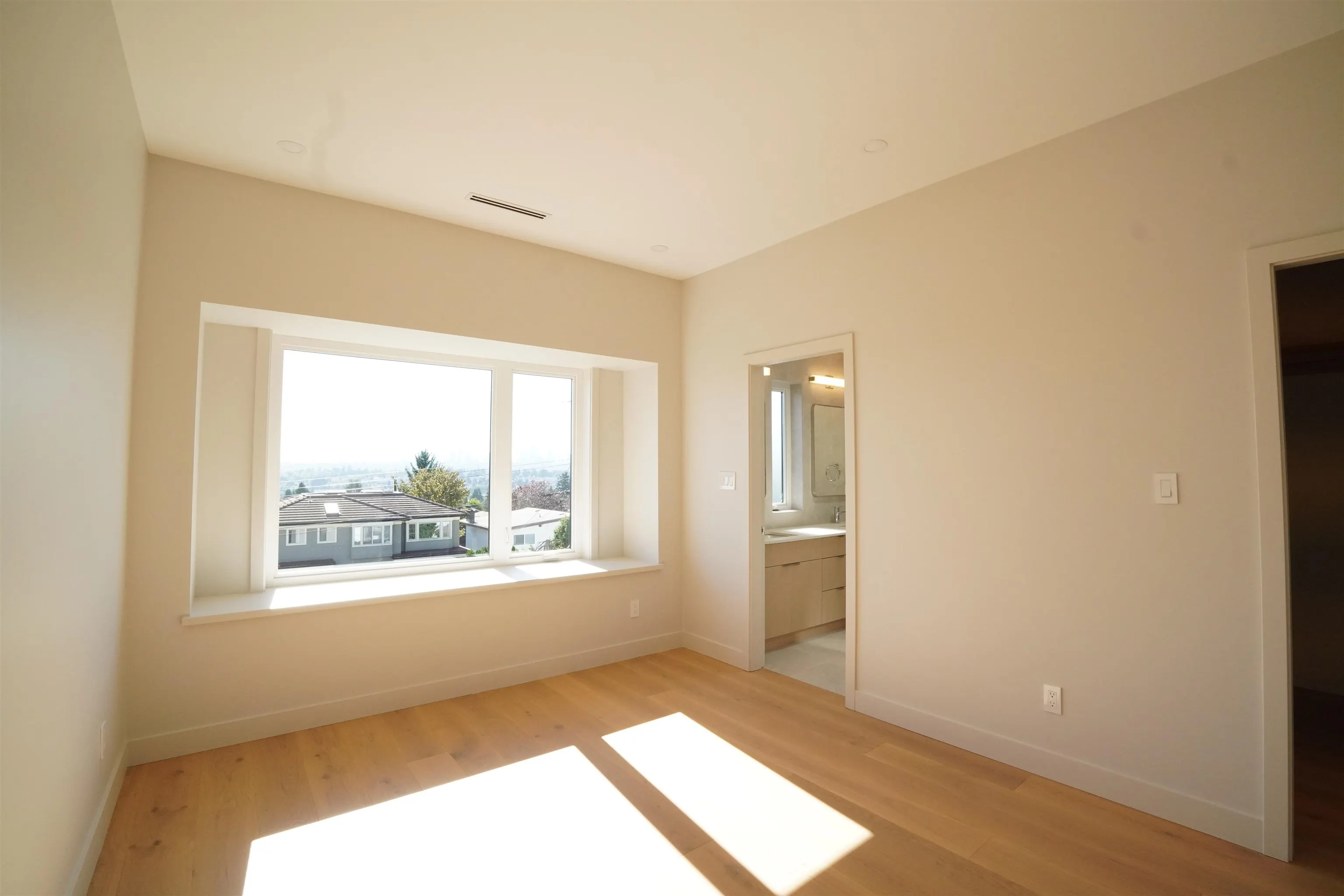 6252 Kitchener Street