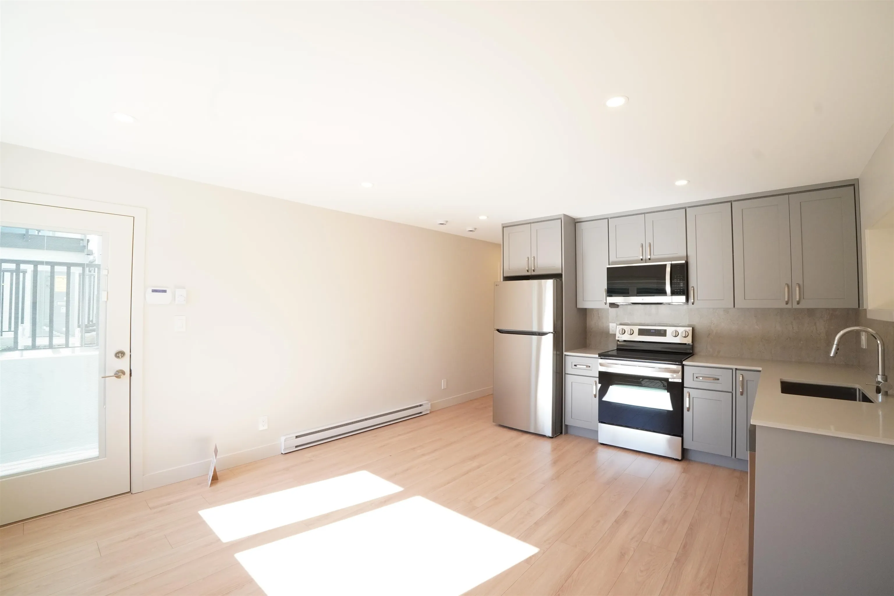 6252 Kitchener Street