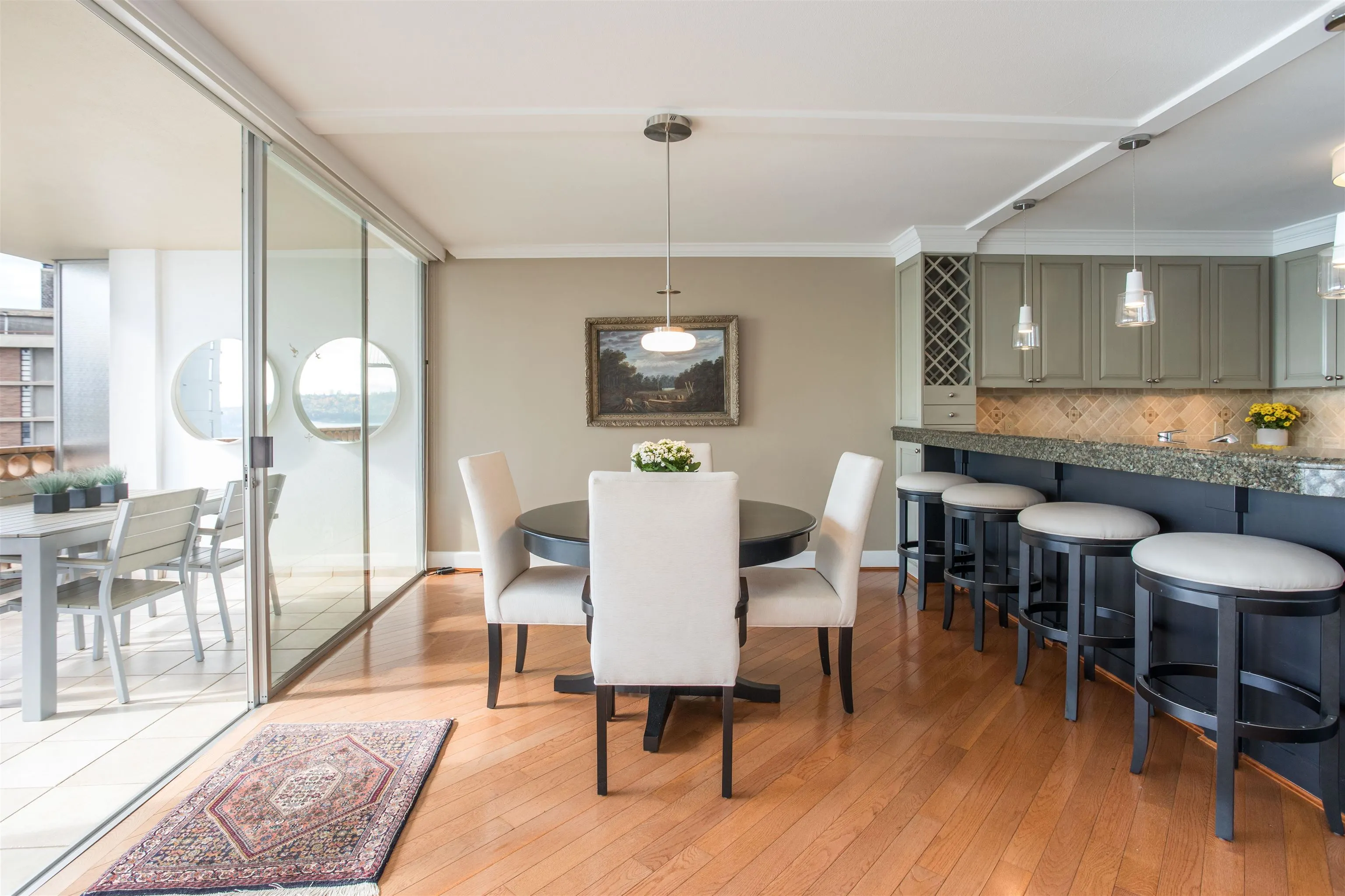 902 2135 Argyle Avenue