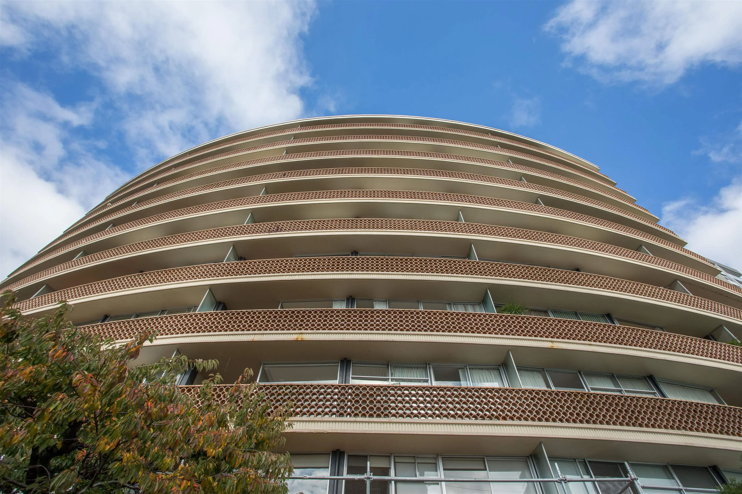 902 2135 Argyle Avenue