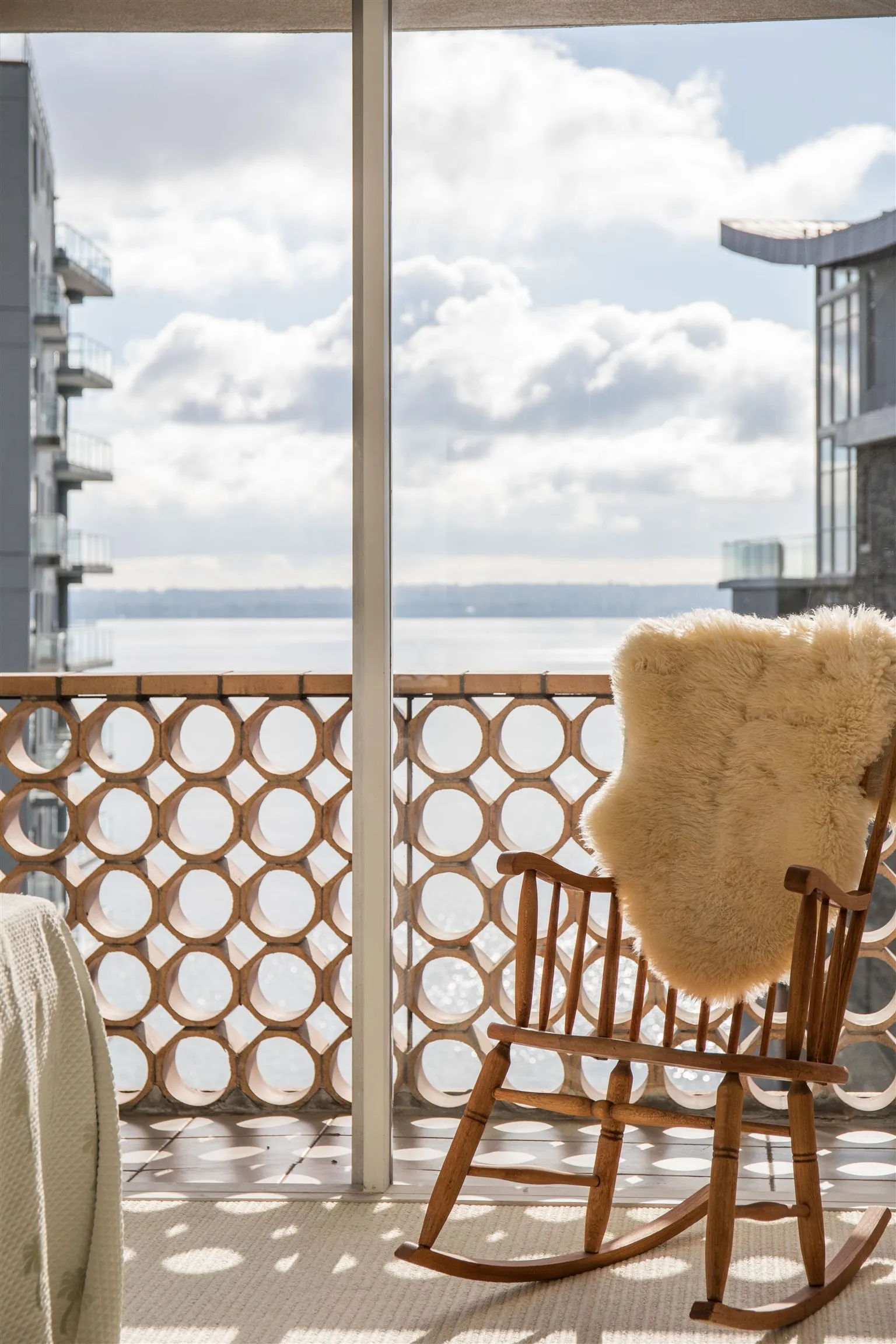 902 2135 Argyle Avenue