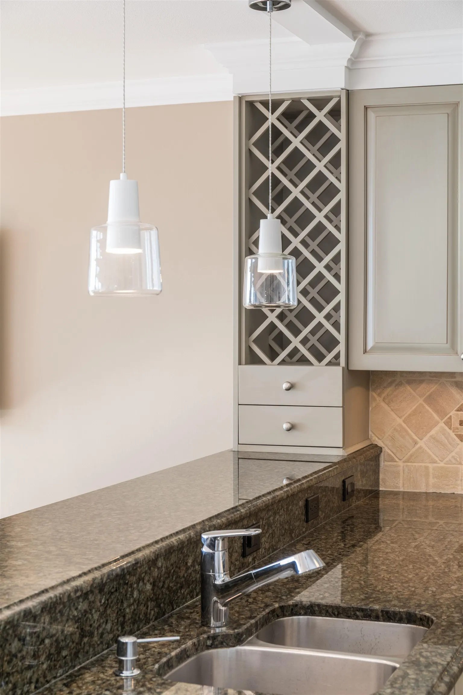 902 2135 Argyle Avenue