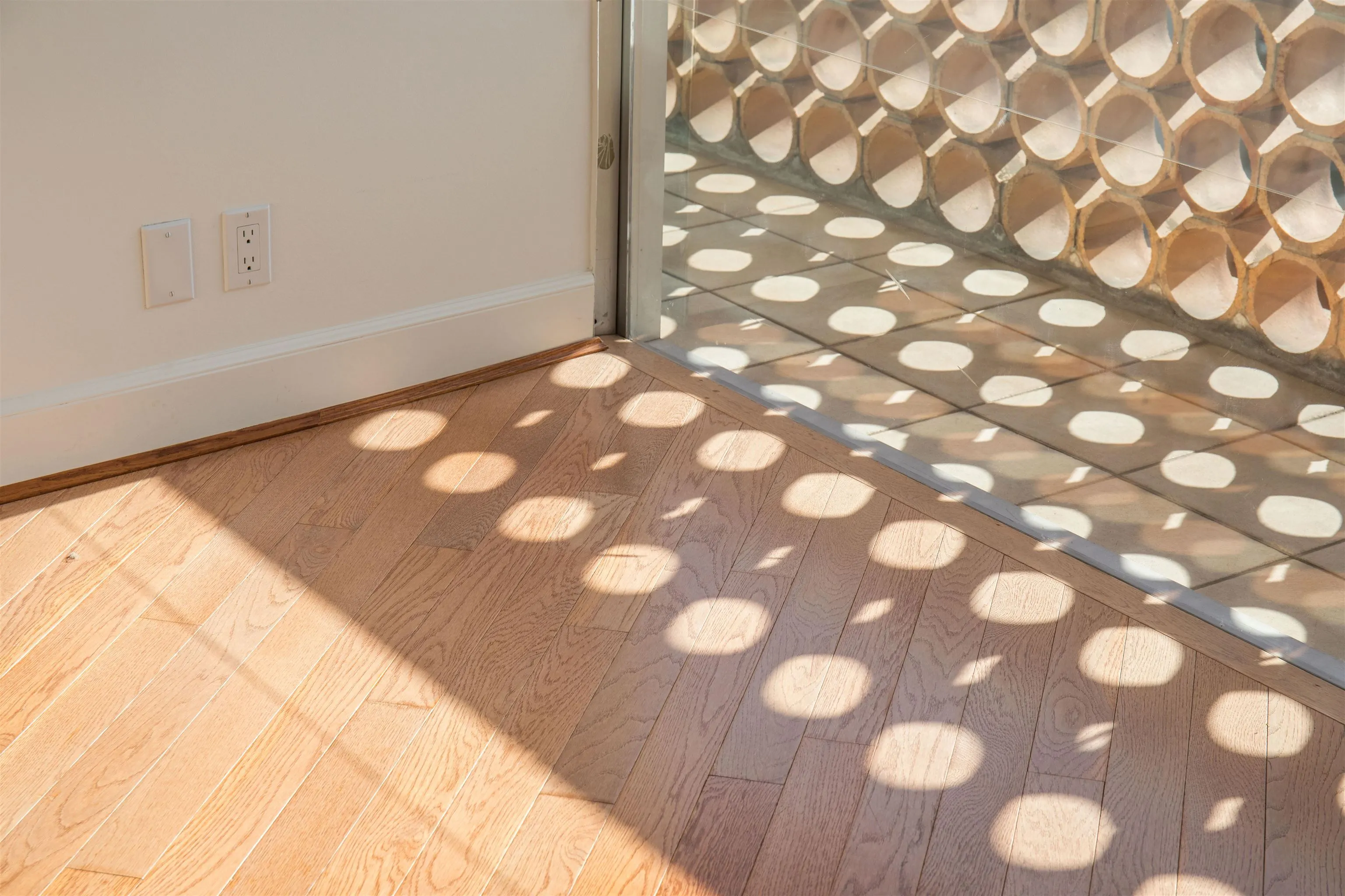 902 2135 Argyle Avenue